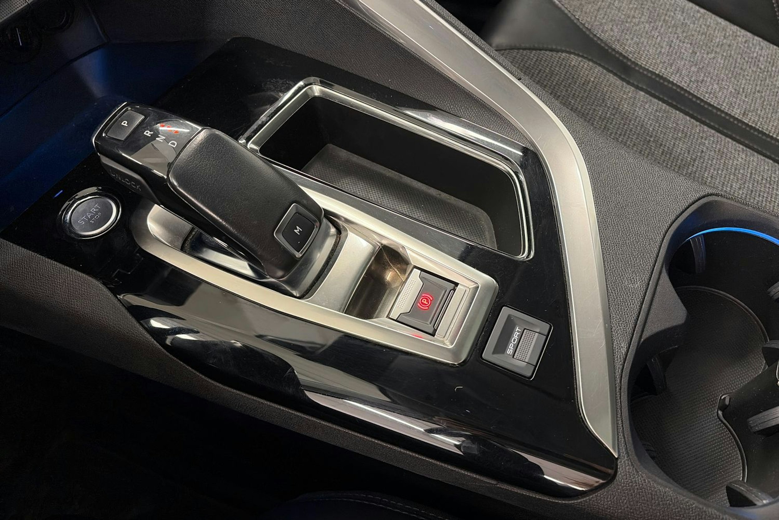 ruskea (beige) Peugeot 3008 2017 kuva 18.