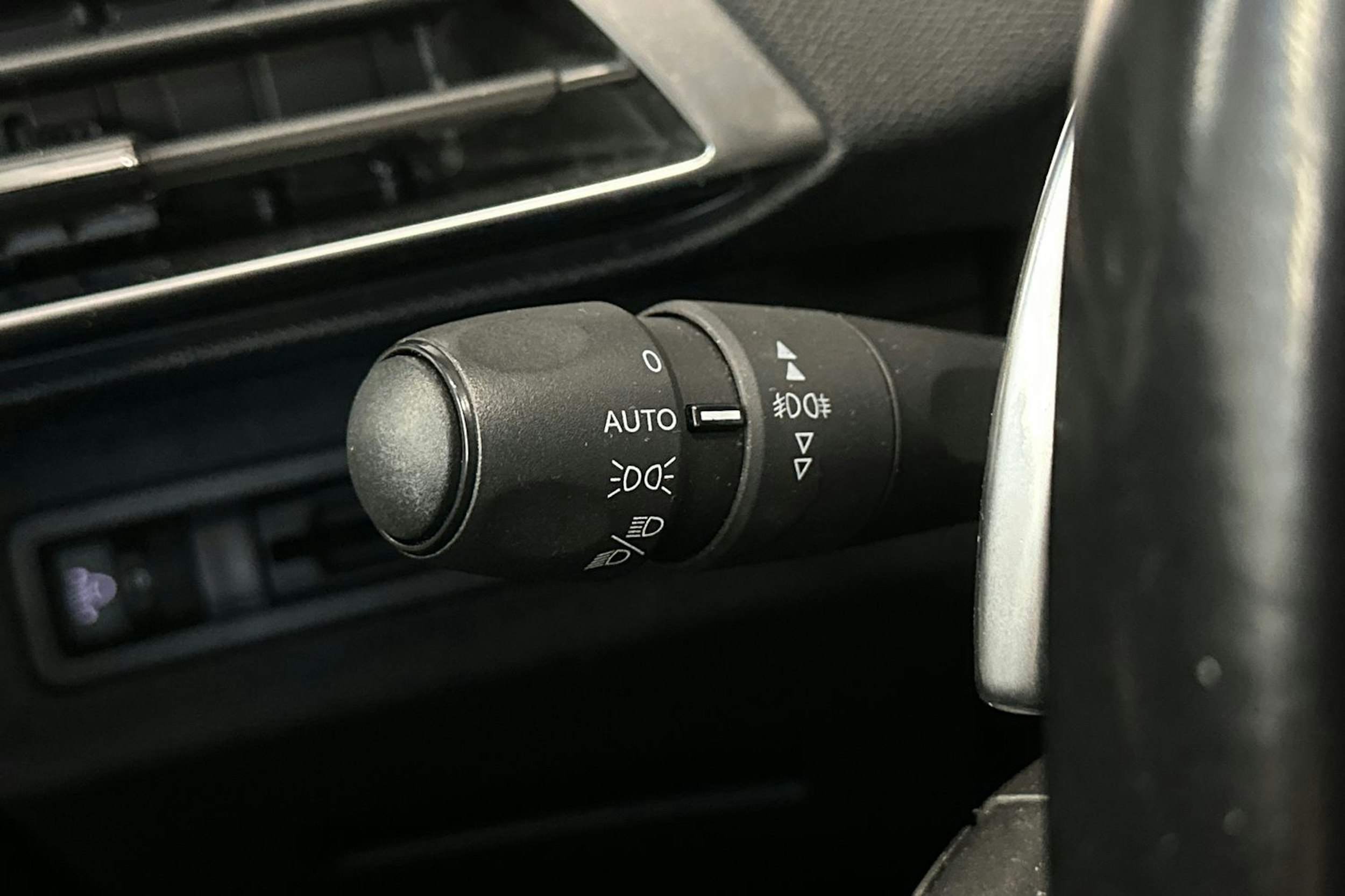 ruskea (beige) Peugeot 3008 2018 kuva 12.