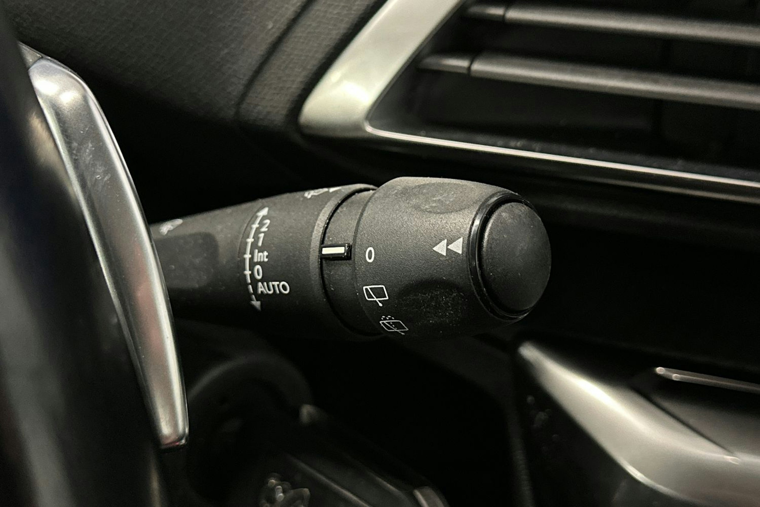 ruskea (beige) Peugeot 3008 2018 kuva 14.