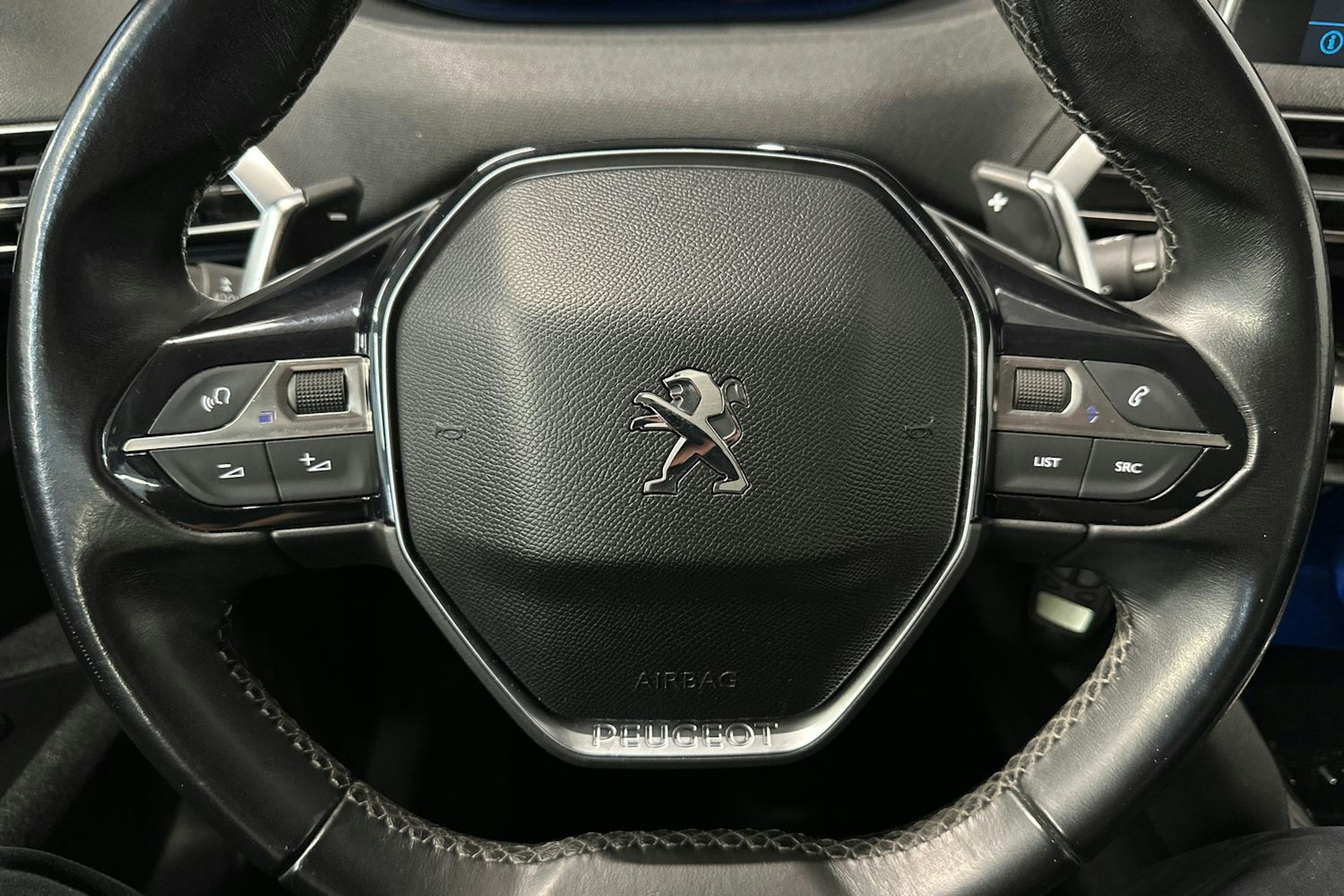 ruskea (beige) Peugeot 3008 2018 kuva 15.