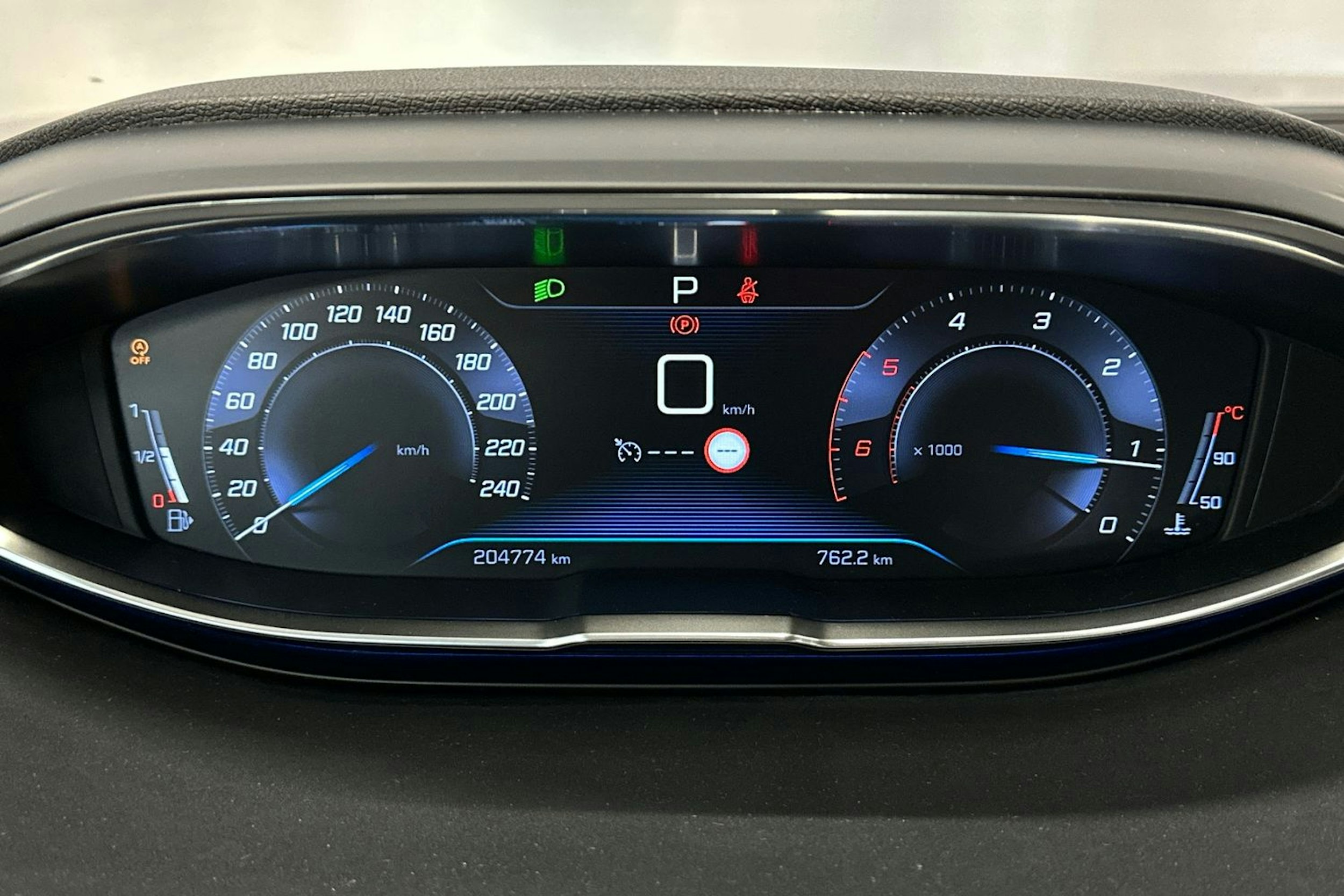 ruskea (beige) Peugeot 3008 2018 kuva 16.