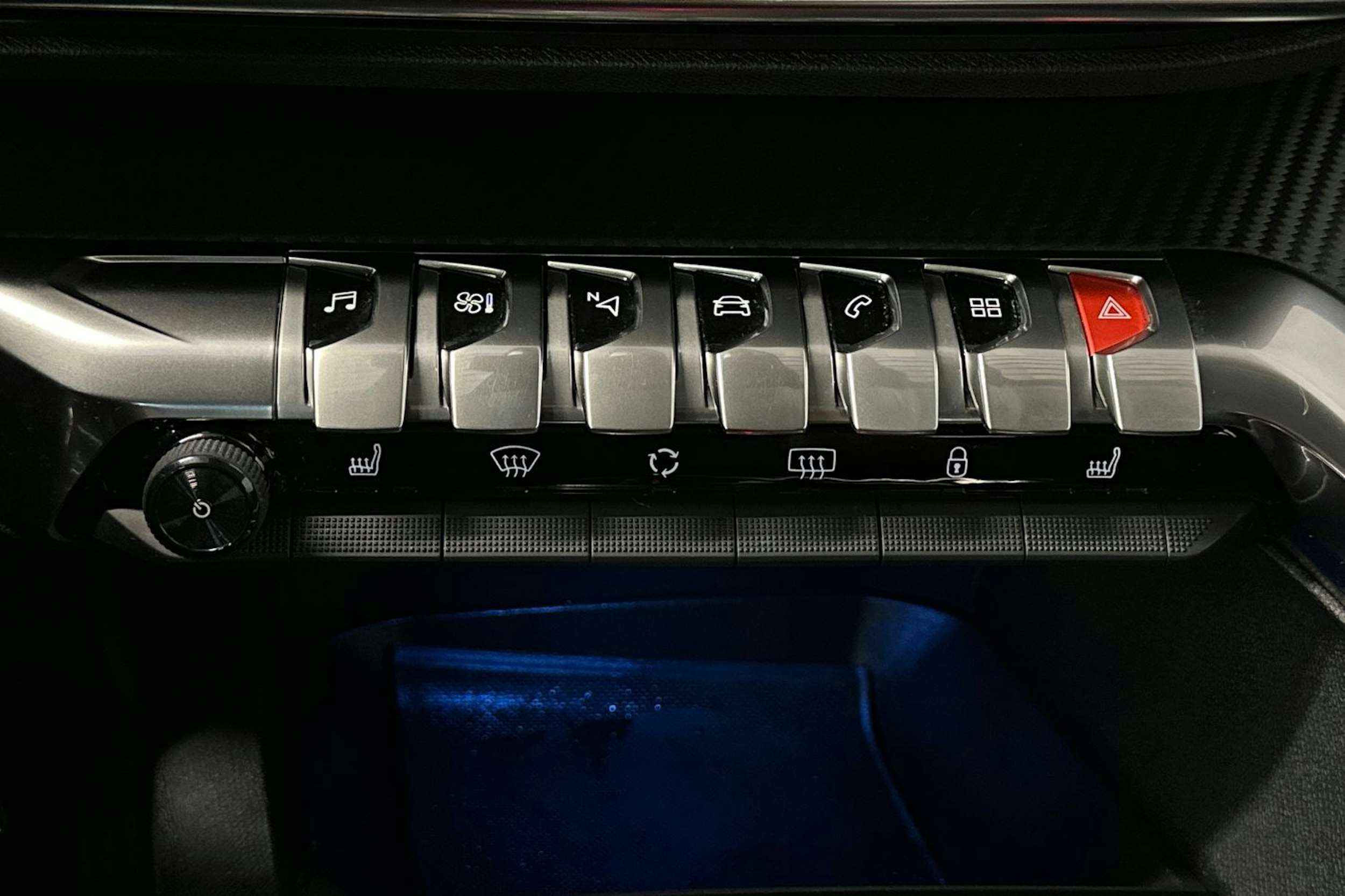 ruskea (beige) Peugeot 3008 2018 kuva 17.