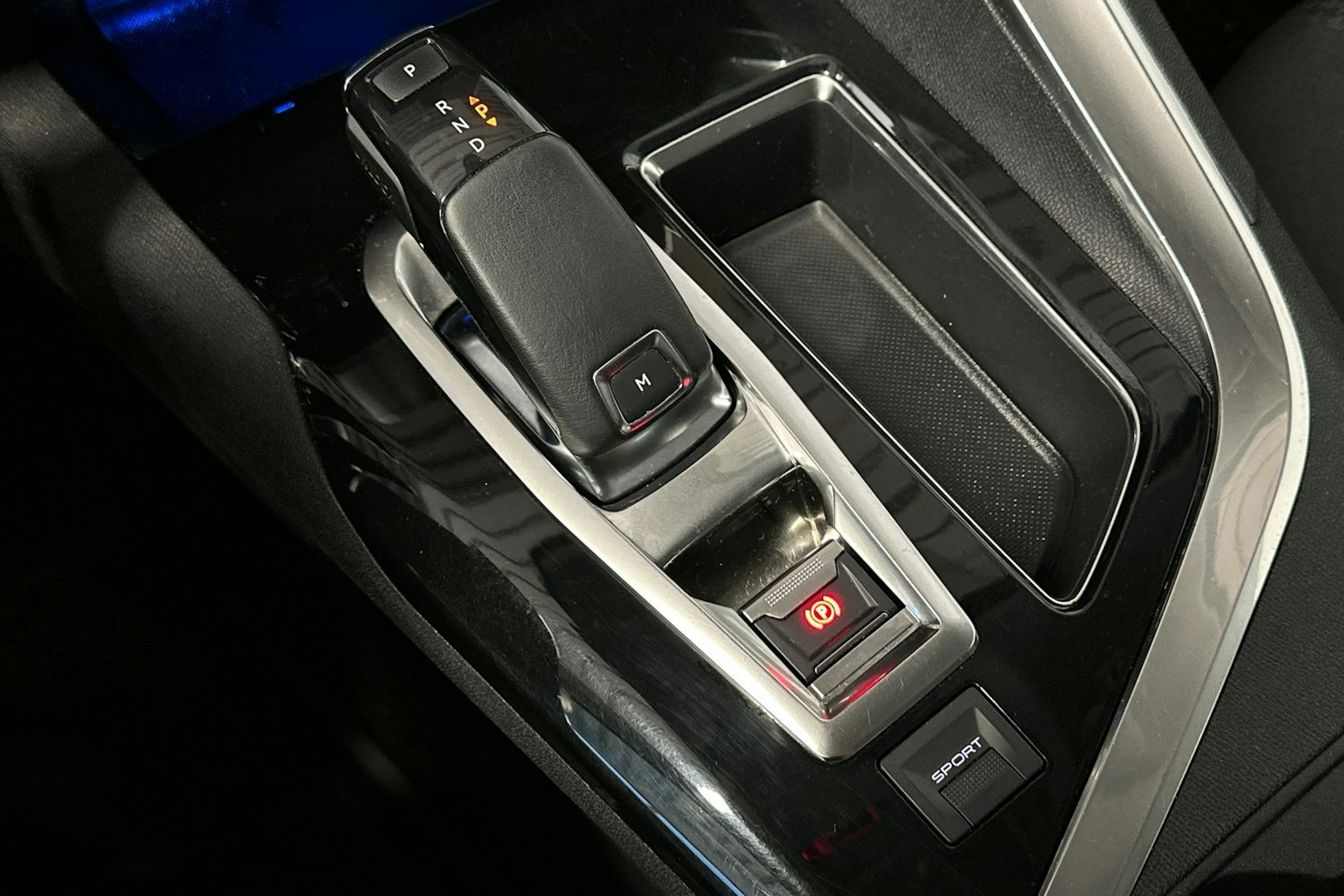 ruskea (beige) Peugeot 3008 2018 kuva 18.