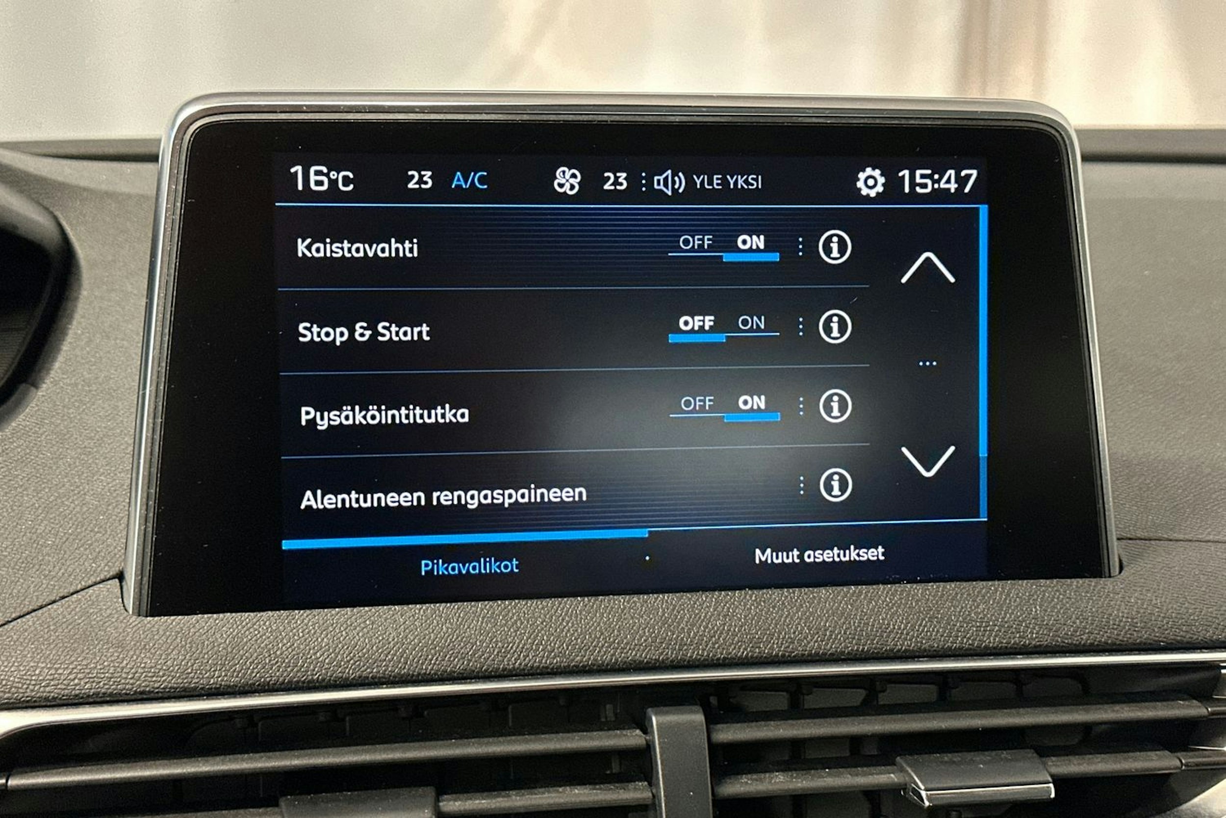 ruskea (beige) Peugeot 3008 2018 kuva 20.