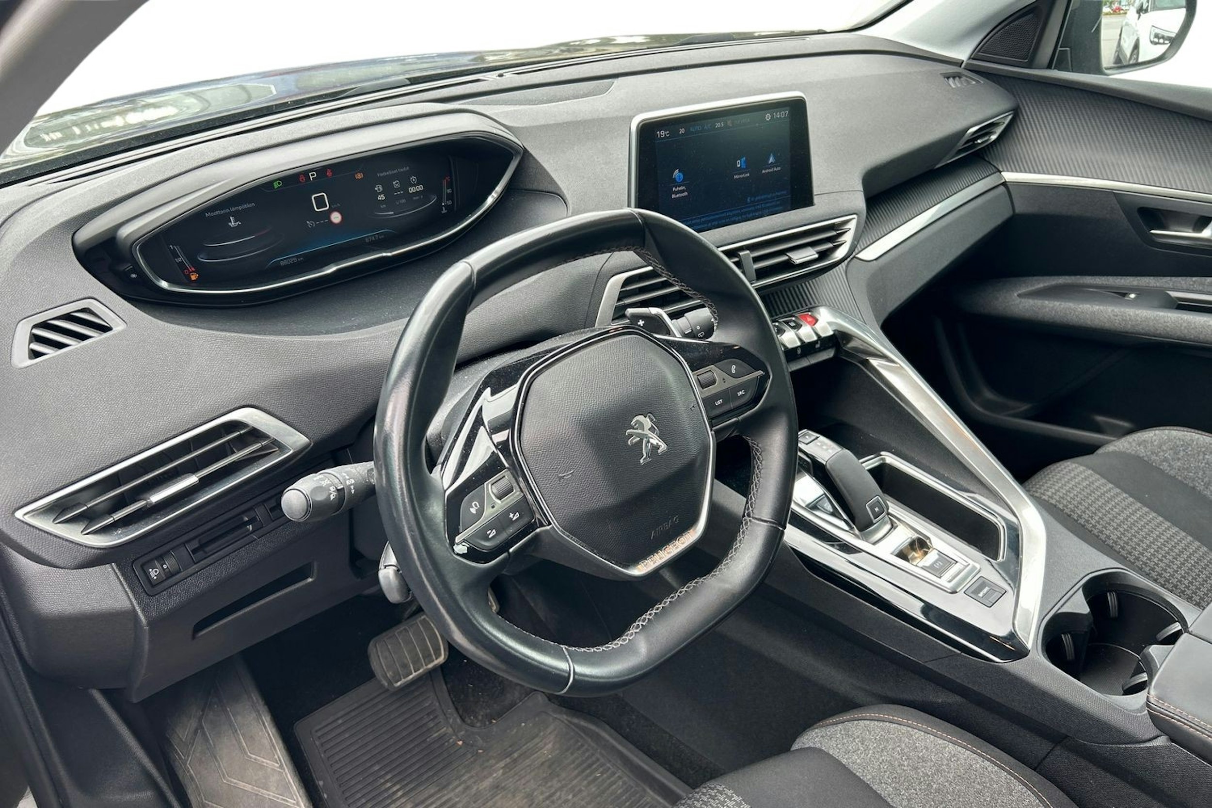 harmaa Peugeot 3008 2018 kuva 3.