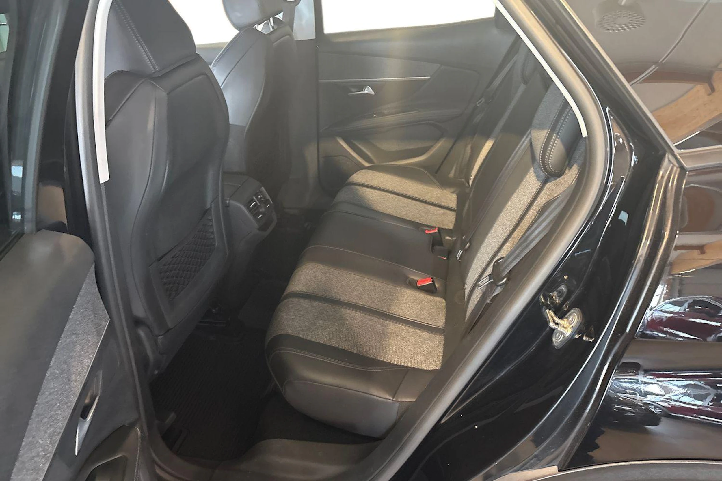 Musta Peugeot 3008 2018 kuva 11.