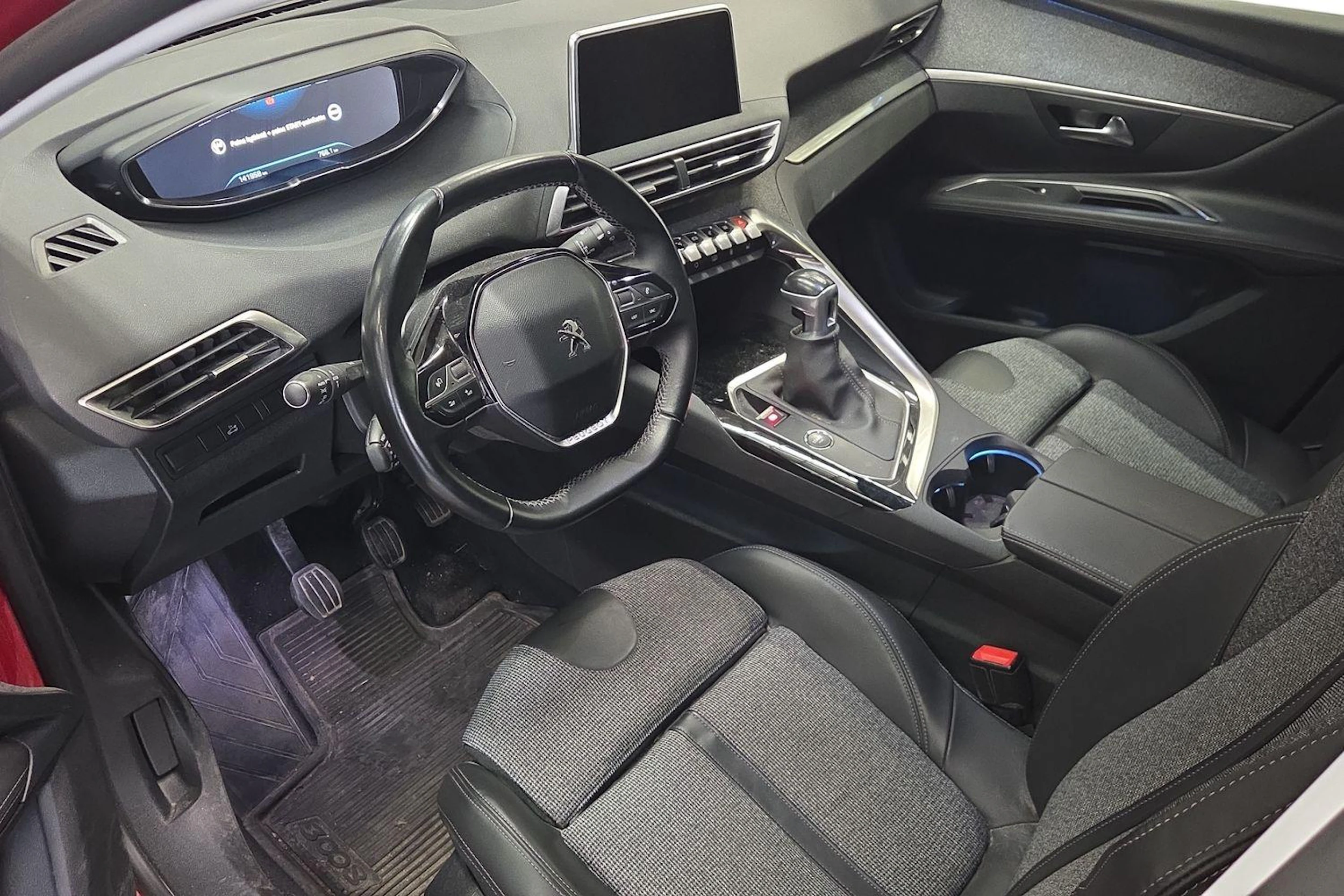 harmaa Peugeot 3008 2018 kuva 3.