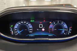 harmaa Peugeot 3008 2018 kuva 13.