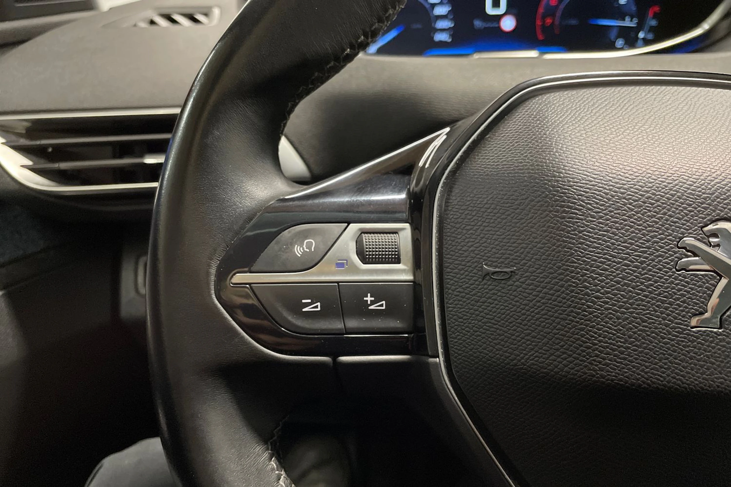 harmaa Peugeot 3008 2018 kuva 19.