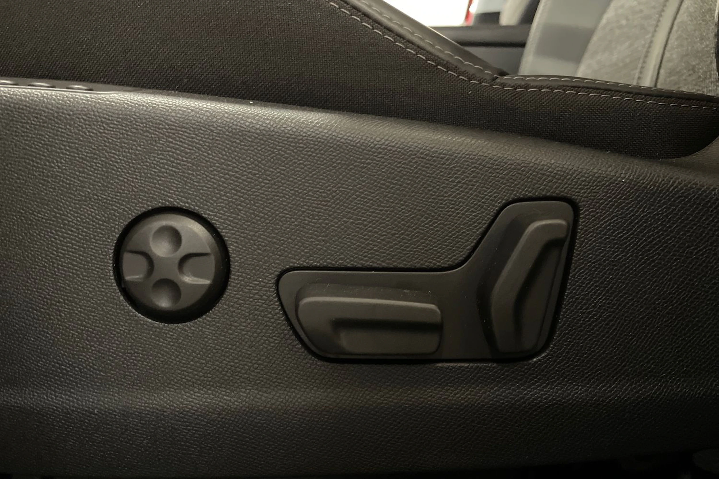 harmaa Peugeot 3008 2018 kuva 21.