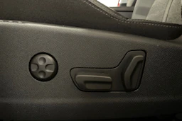 harmaa Peugeot 3008 2018 kuva 21.