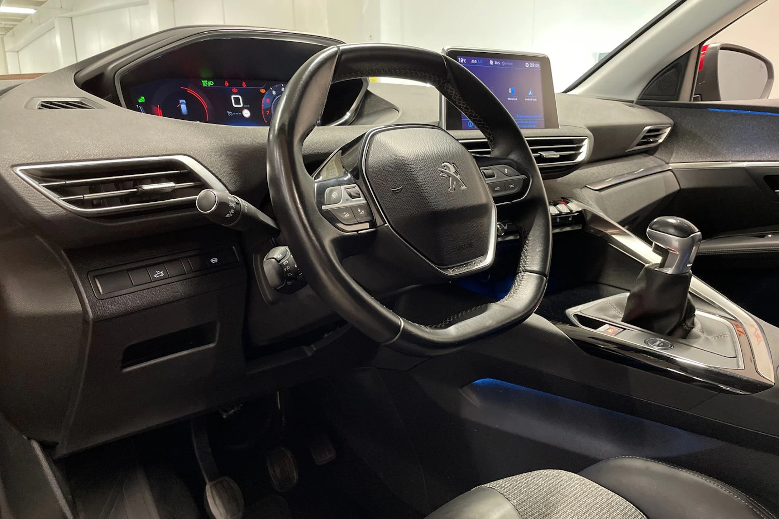 harmaa Peugeot 3008 2018 kuva 23.