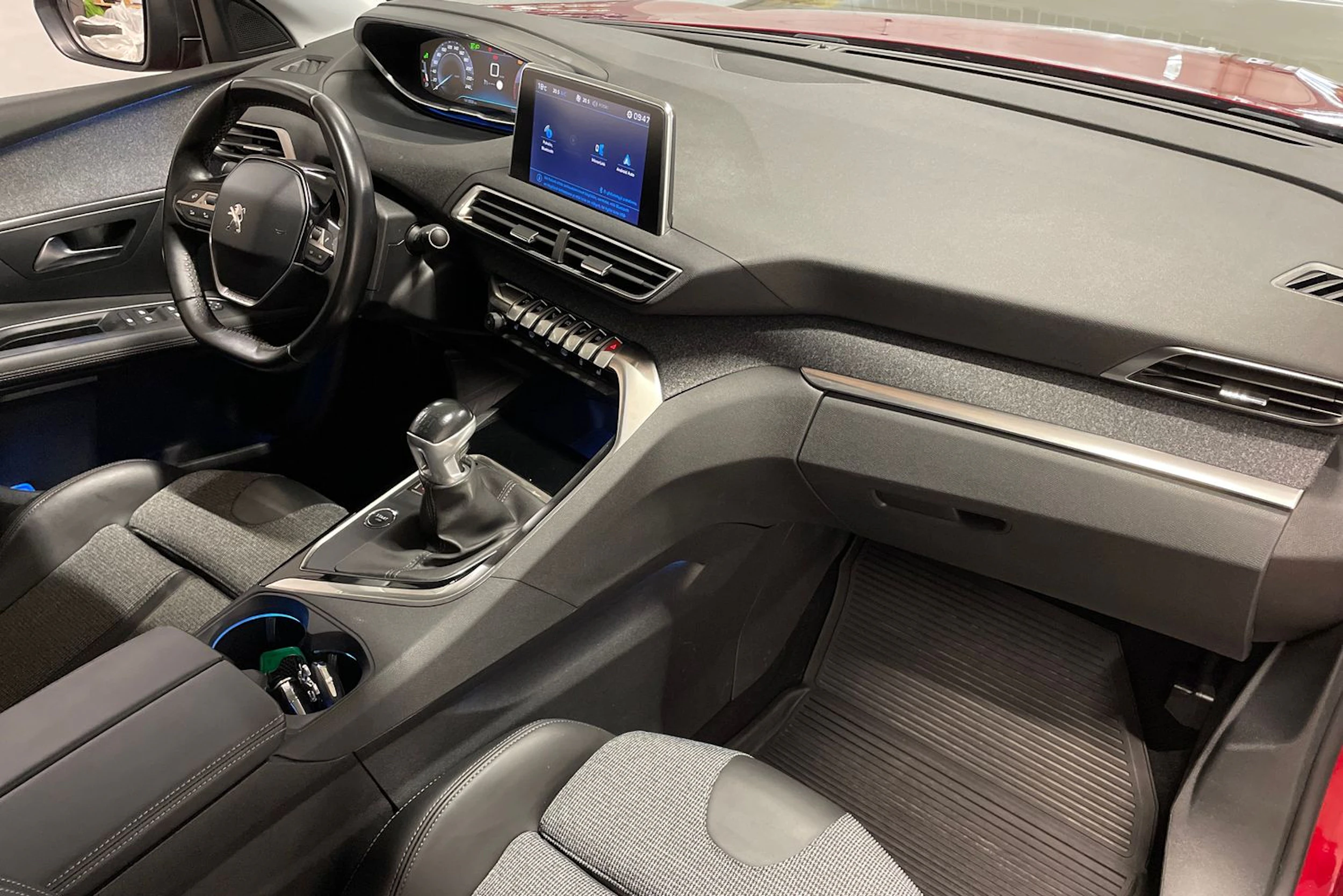 harmaa Peugeot 3008 2018 kuva 25.