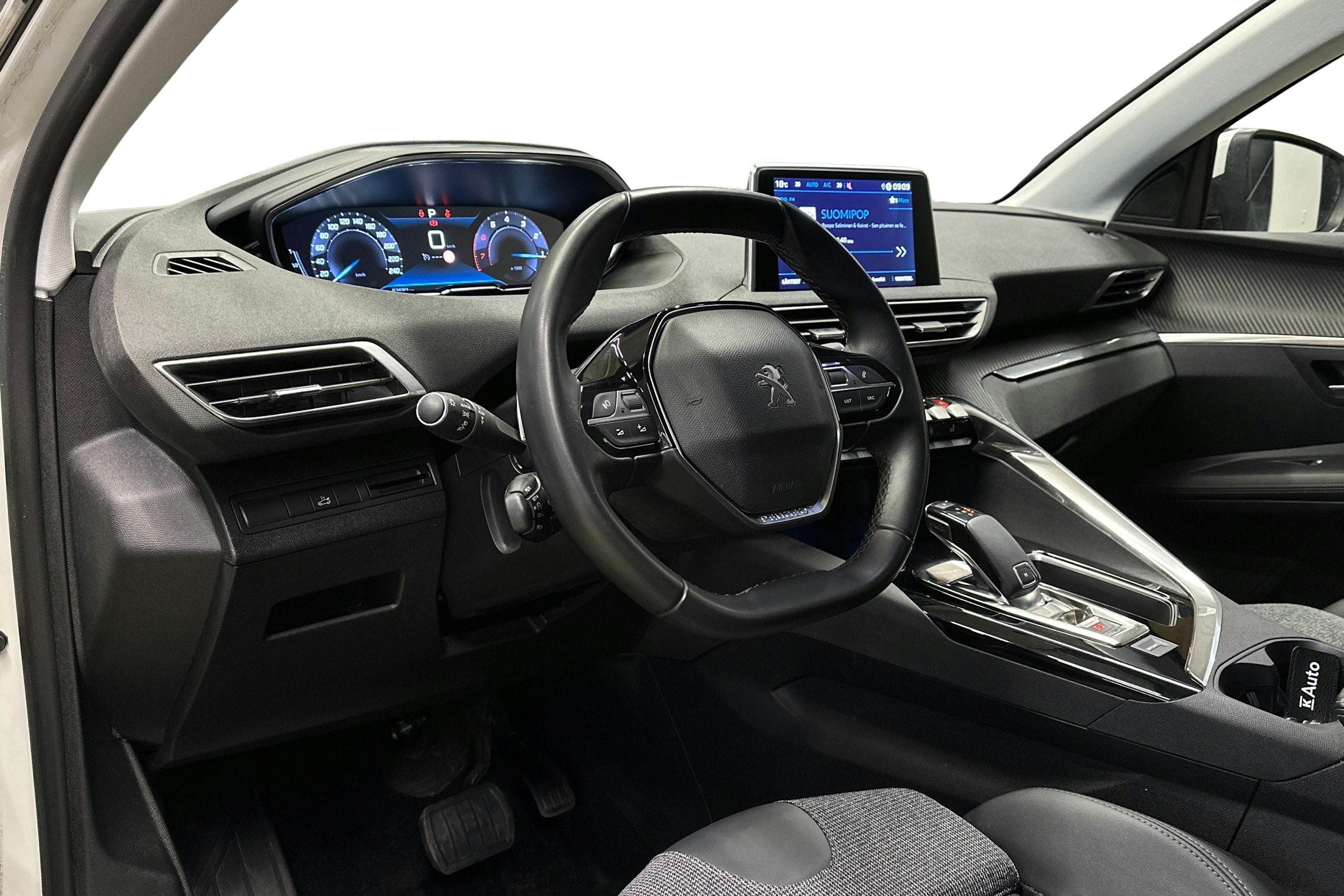 valkoinen Peugeot 3008 2020 kuva 7.