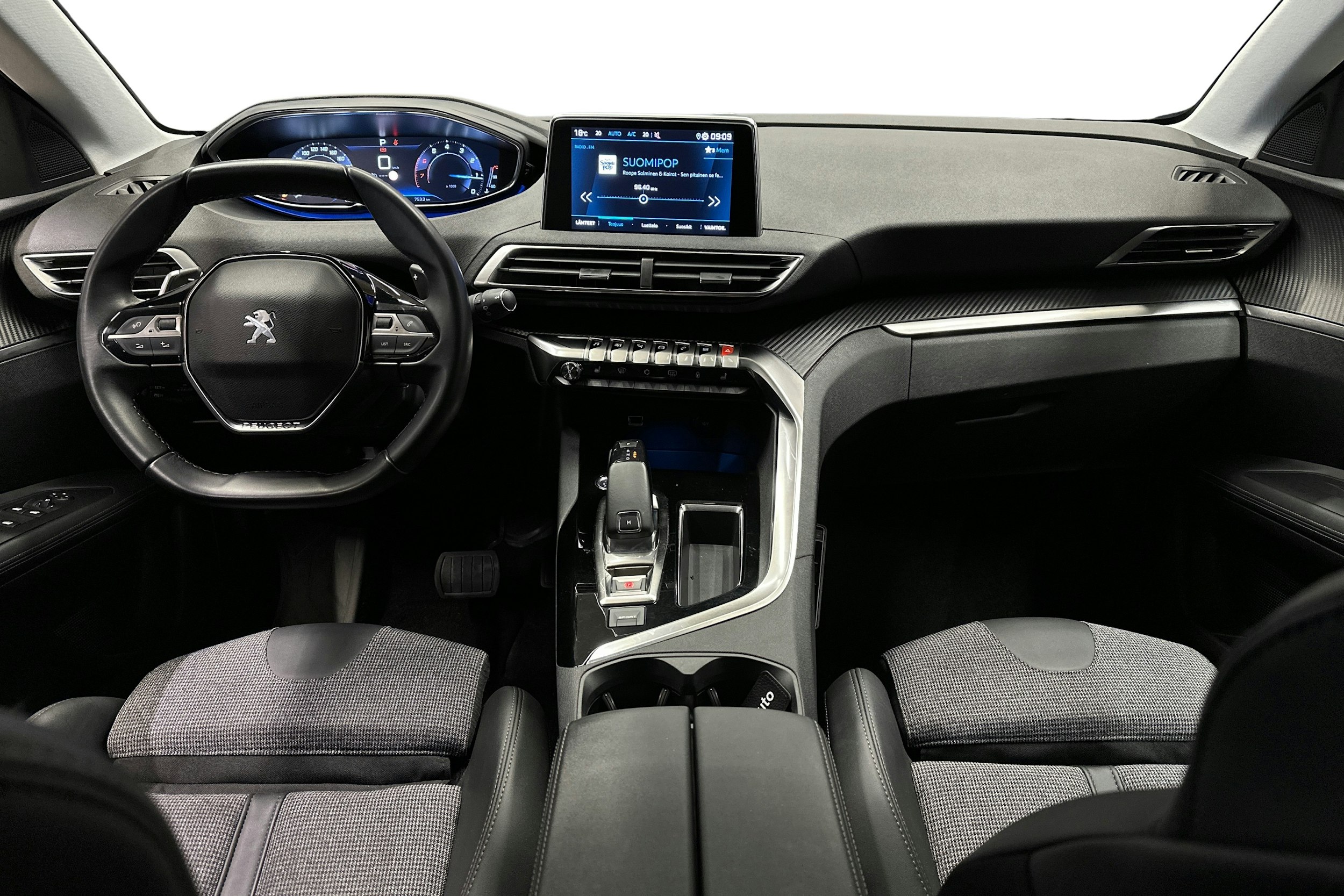 valkoinen Peugeot 3008 2020 kuva 9.