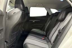 valkoinen Peugeot 3008 2020 kuva 10.