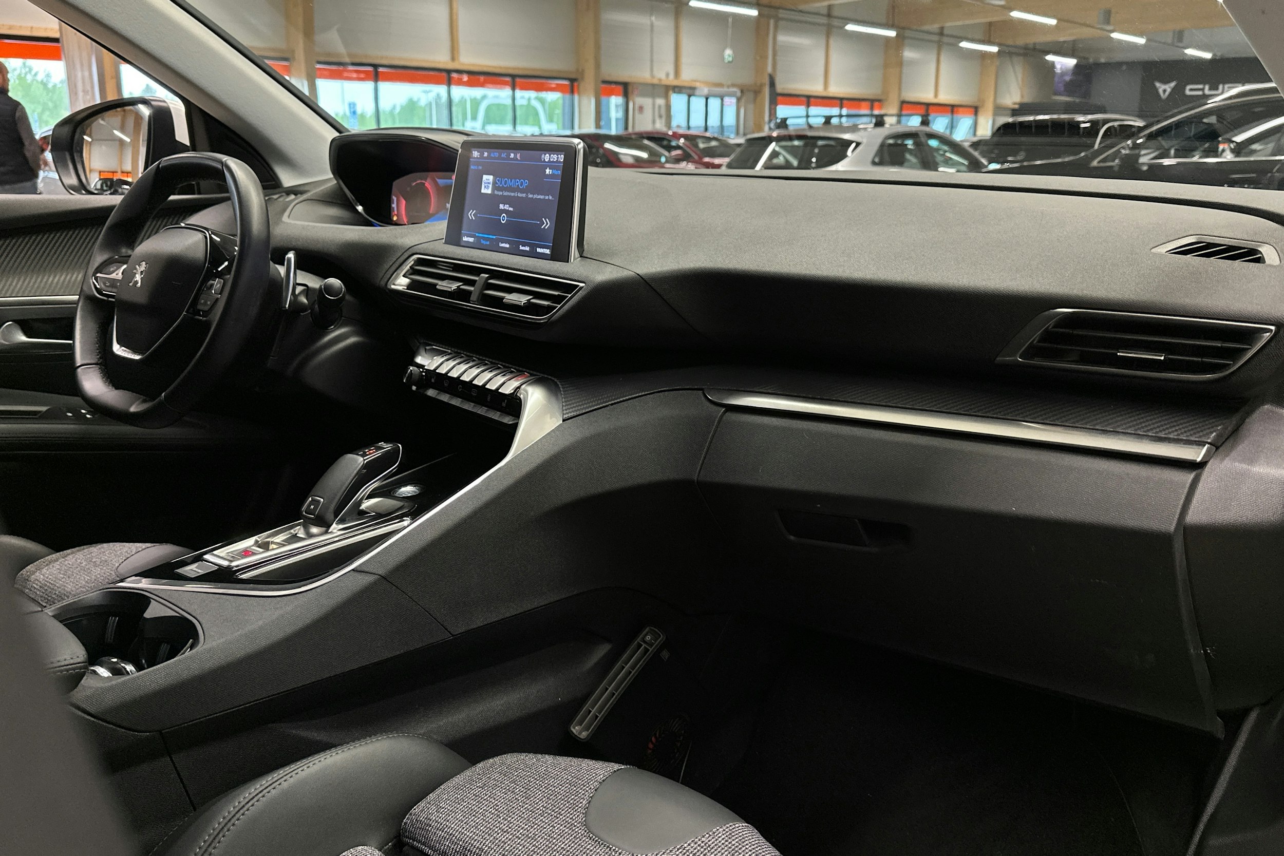 valkoinen Peugeot 3008 2020 kuva 12.