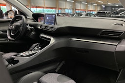 valkoinen Peugeot 3008 2020 kuva 12.
