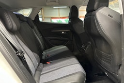 valkoinen Peugeot 3008 2020 kuva 14.
