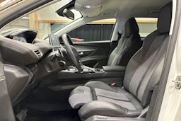 valkoinen Peugeot 3008 2020 kuva 15.