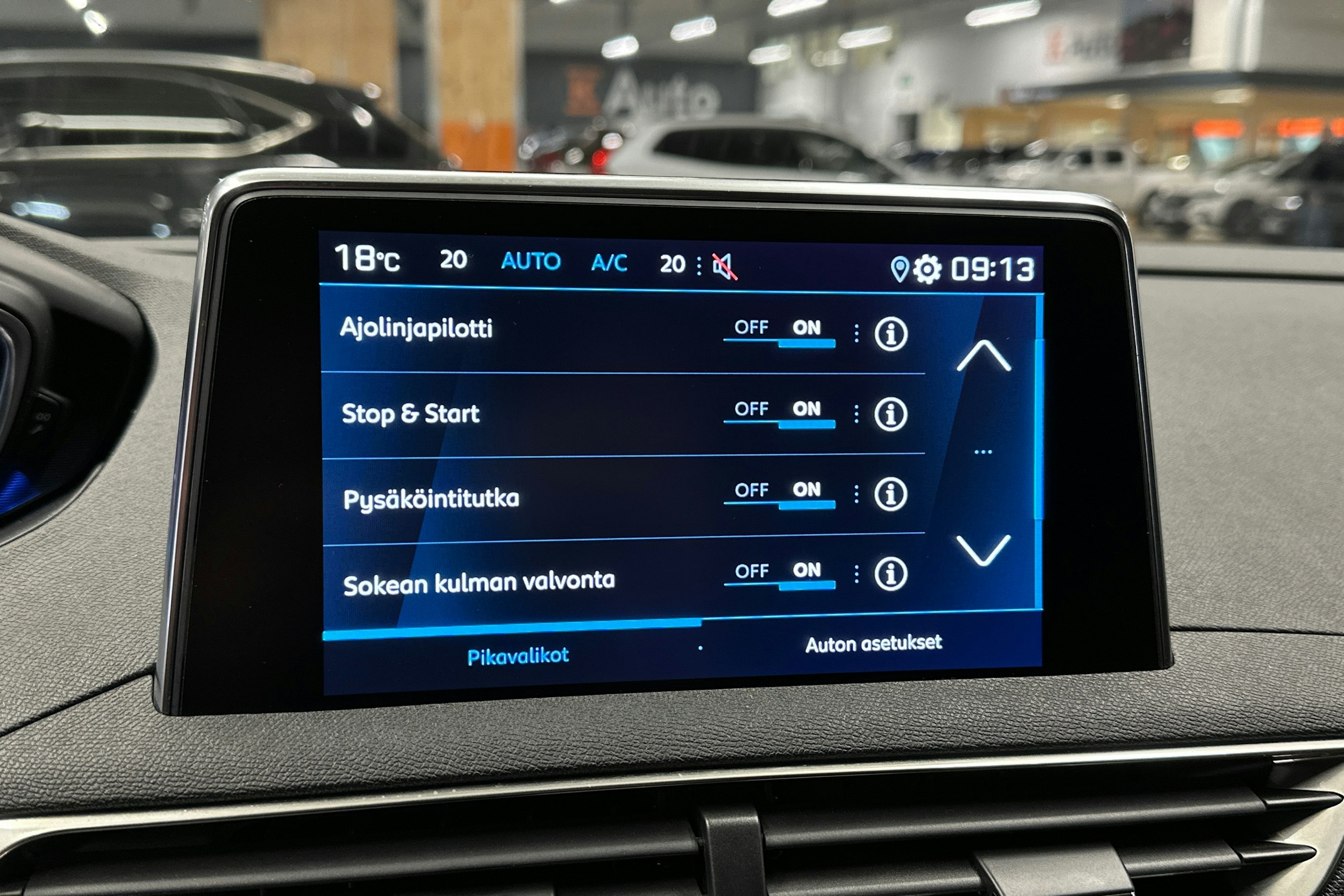 valkoinen Peugeot 3008 2020 kuva 19.