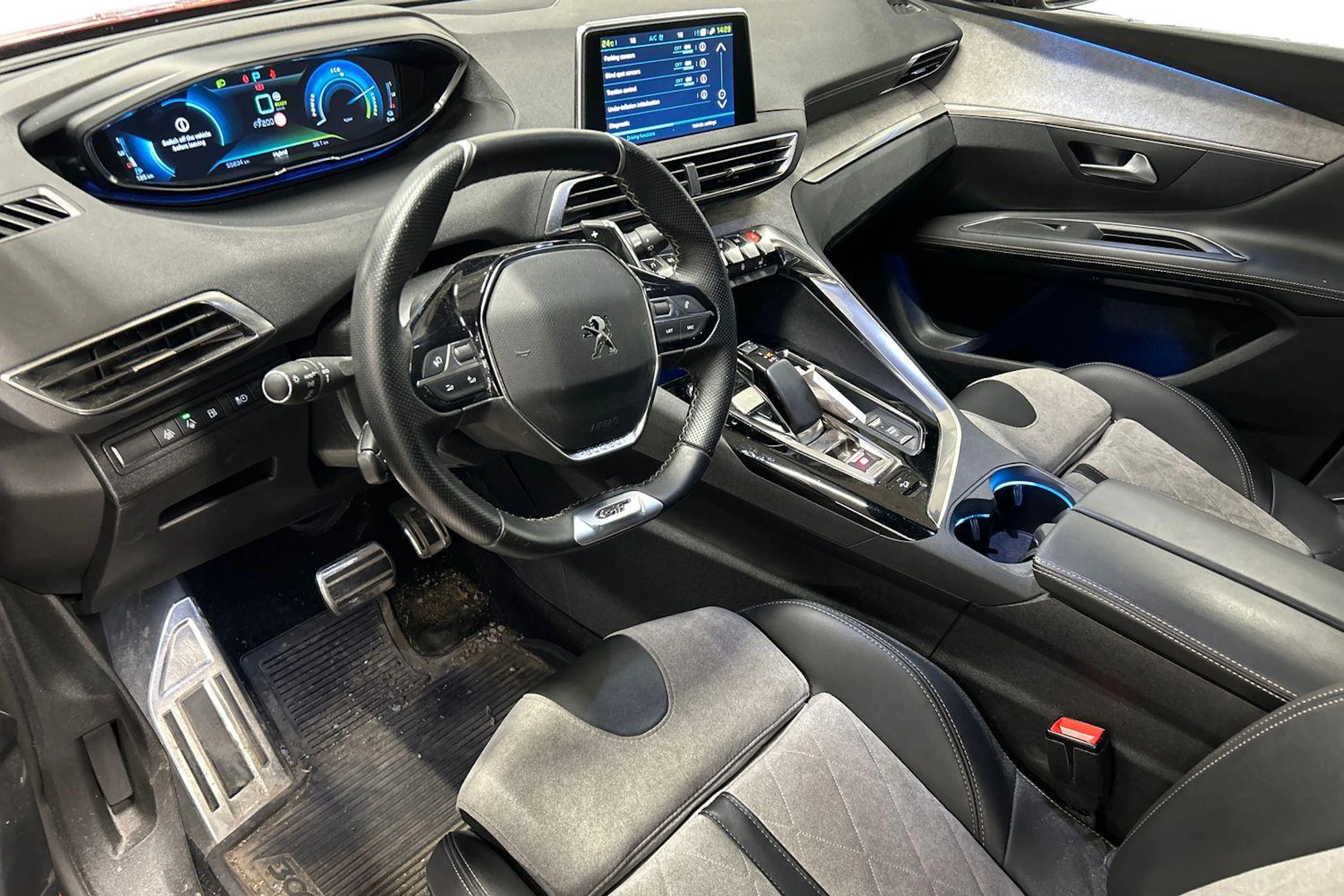 punainen Peugeot 3008 2020 kuva 3.