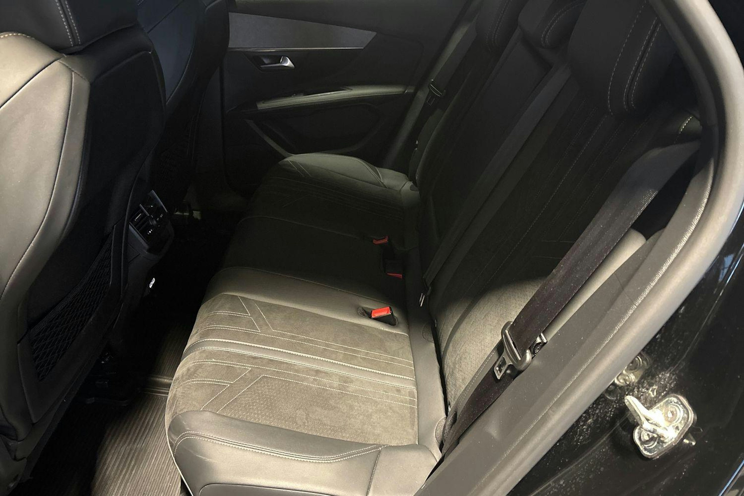 Musta Peugeot 3008 2021 kuva 10.