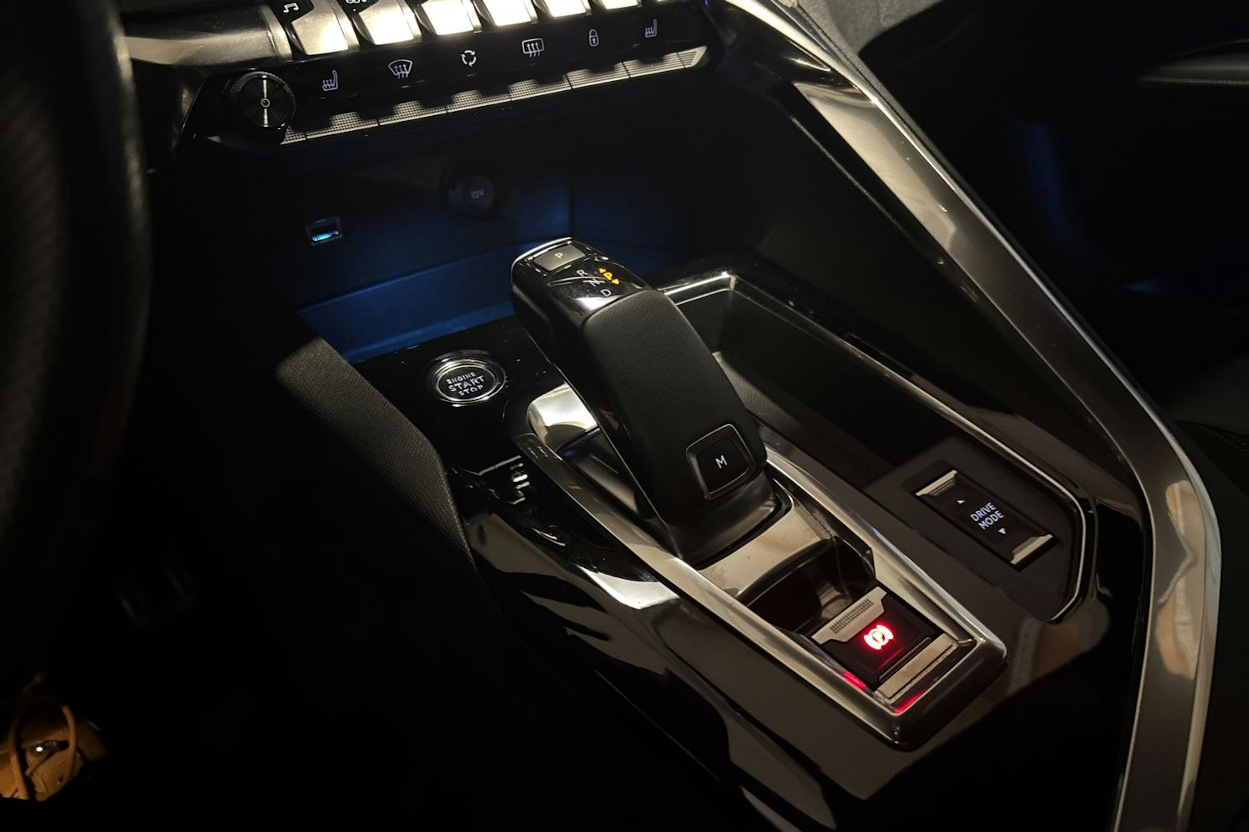 Musta Peugeot 3008 2021 kuva 22.