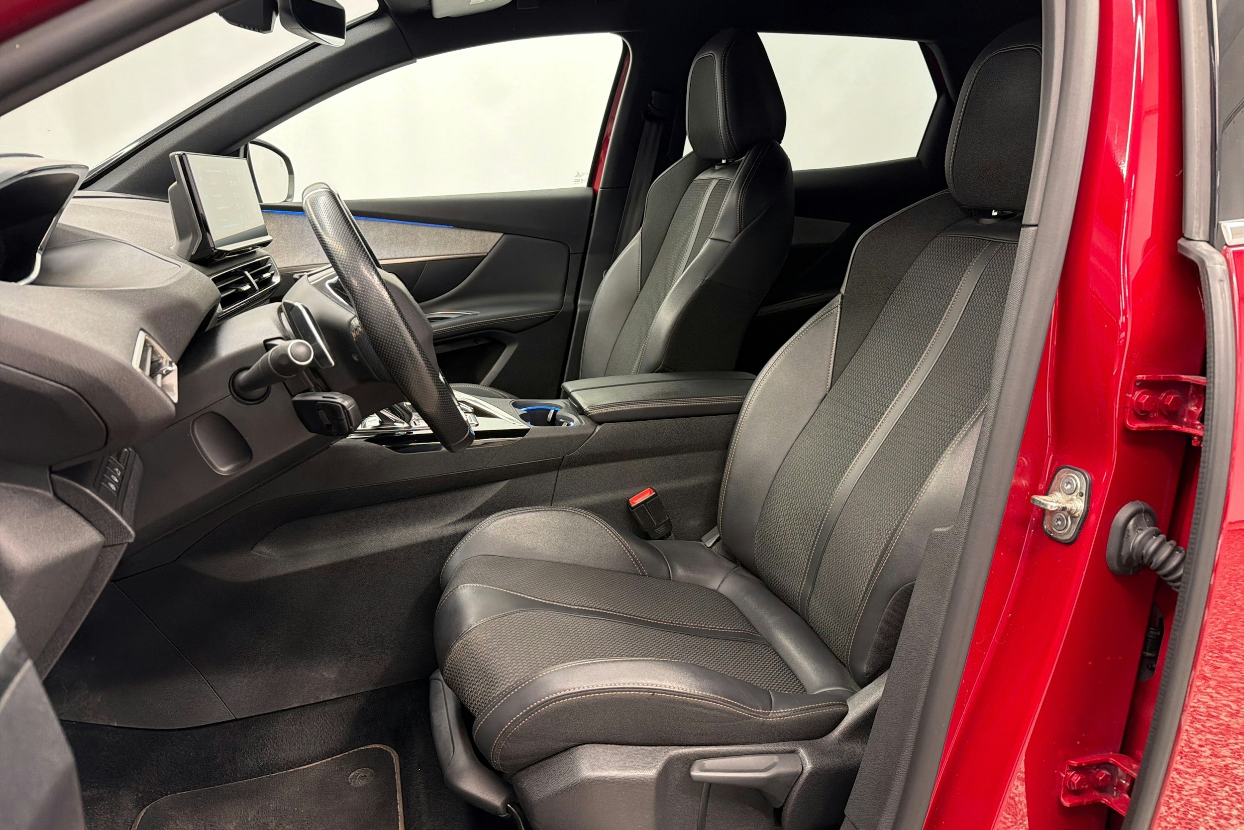 met. punainen Peugeot 3008 2021 kuva 14.