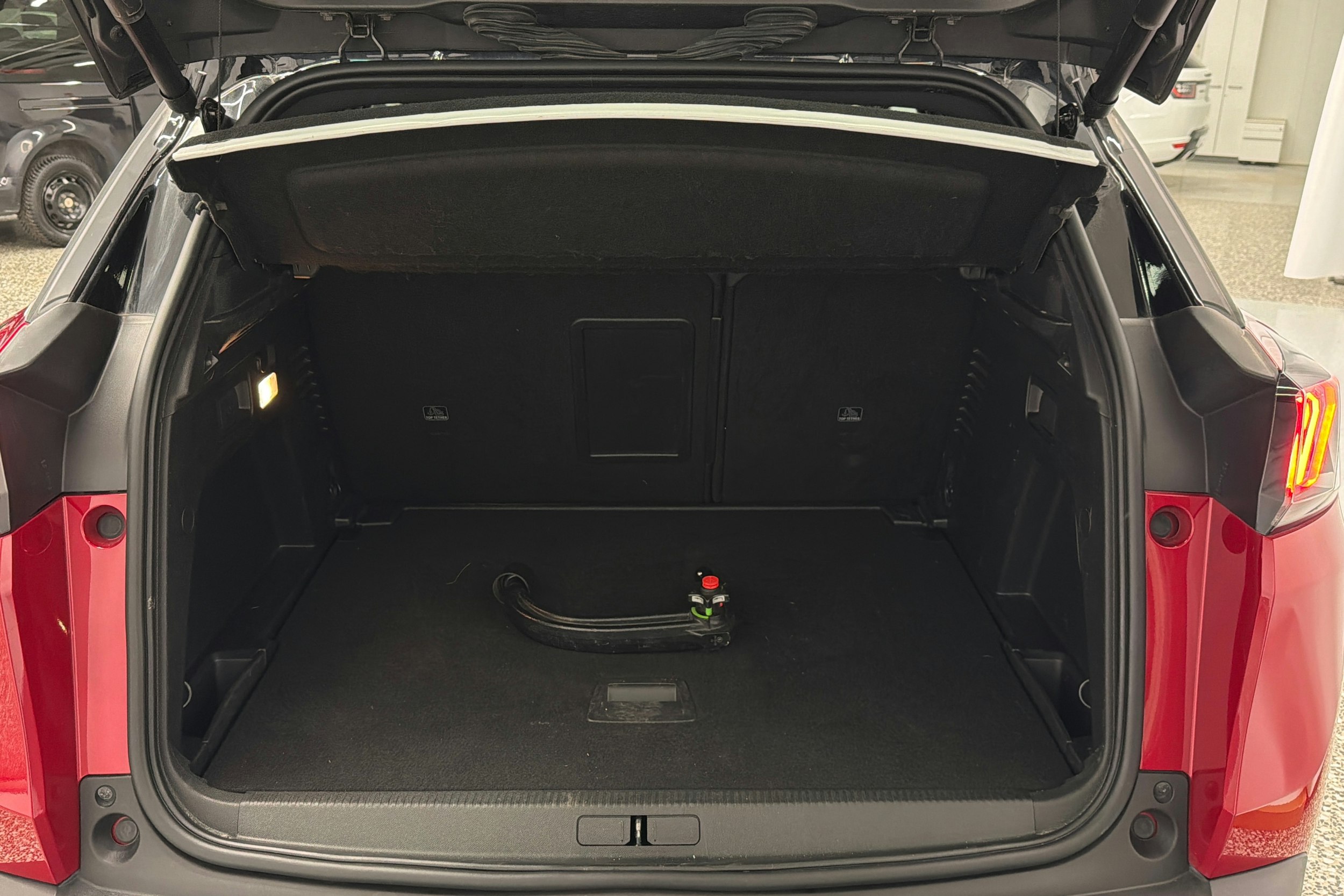 met. punainen Peugeot 3008 2021 kuva 15.