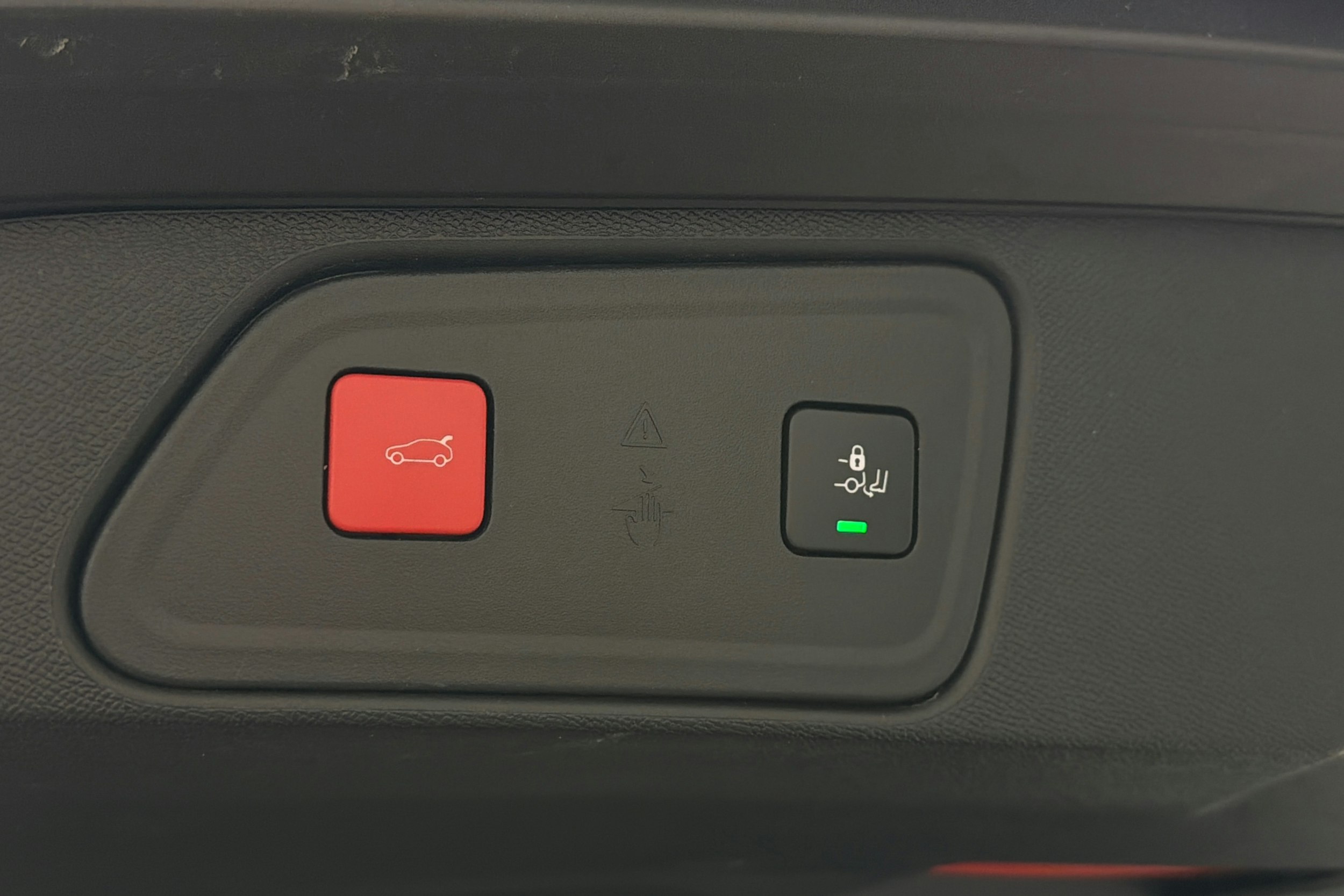 met. punainen Peugeot 3008 2021 kuva 16.