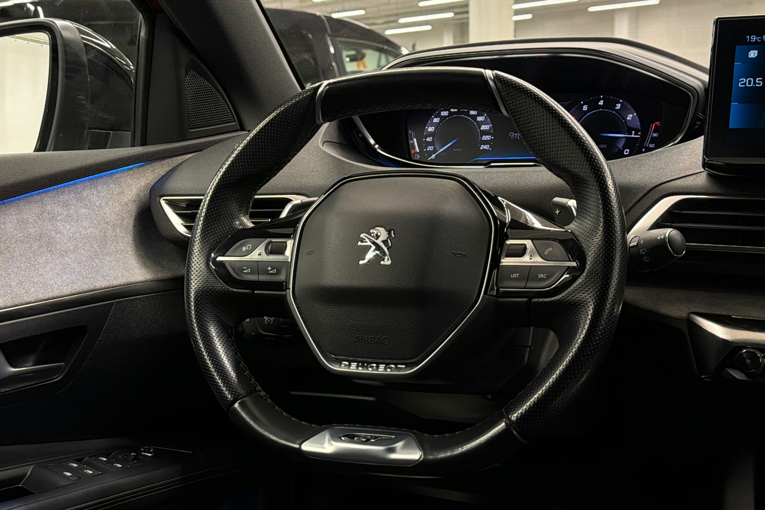 met. punainen Peugeot 3008 2021 kuva 17.