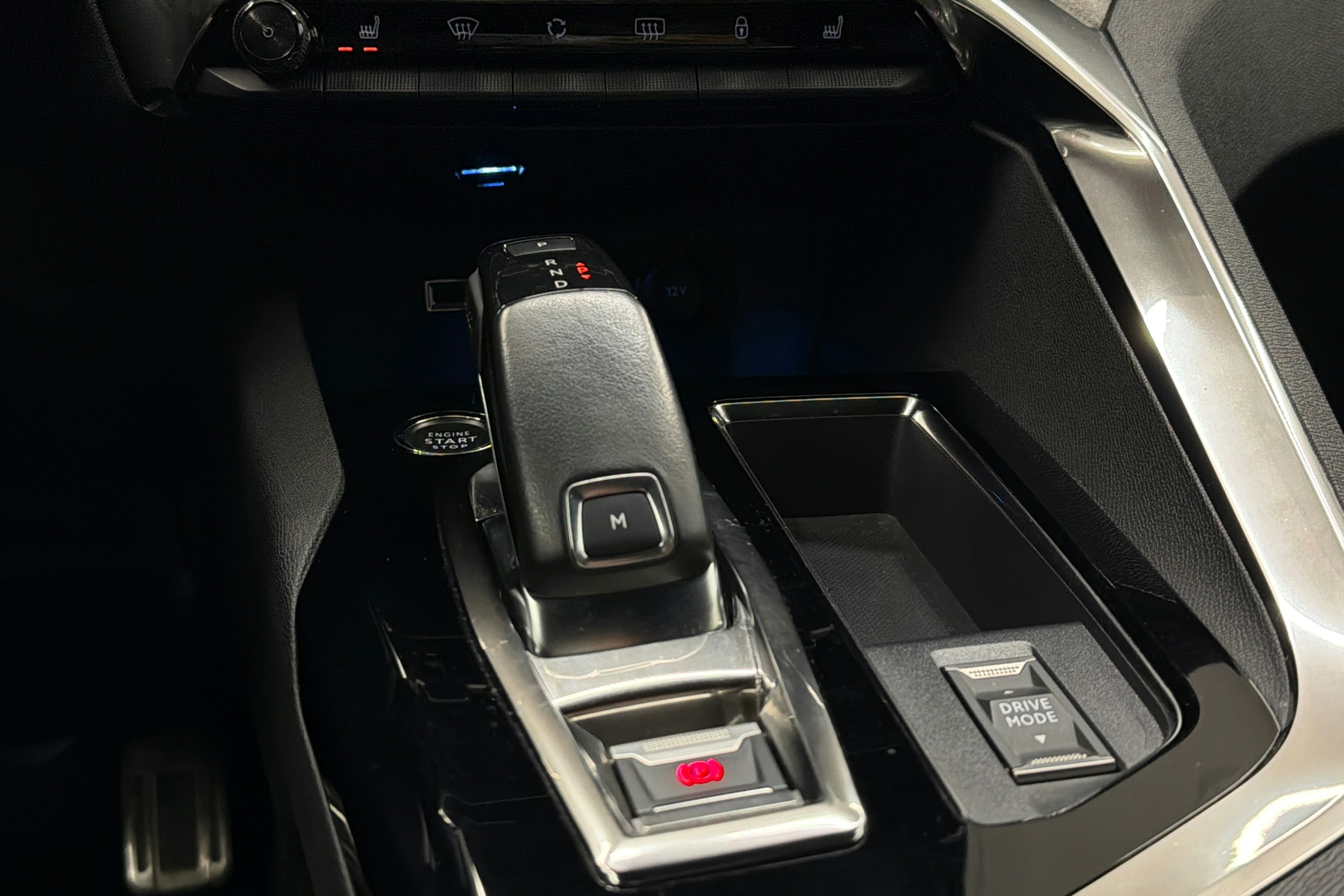 met. punainen Peugeot 3008 2021 kuva 18.