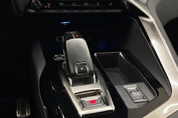 met. punainen Peugeot 3008 2021 kuva 18.