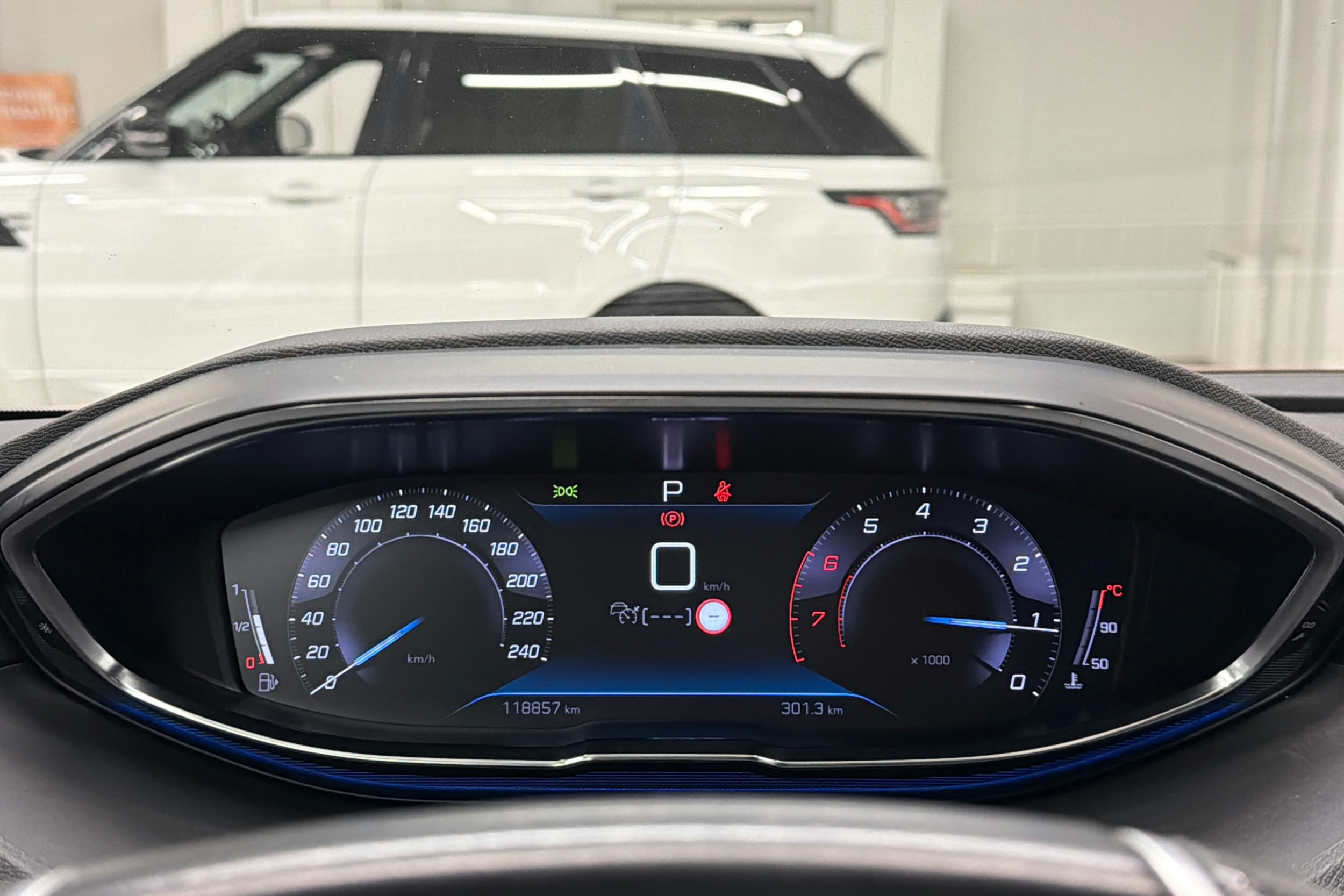 met. punainen Peugeot 3008 2021 kuva 19.