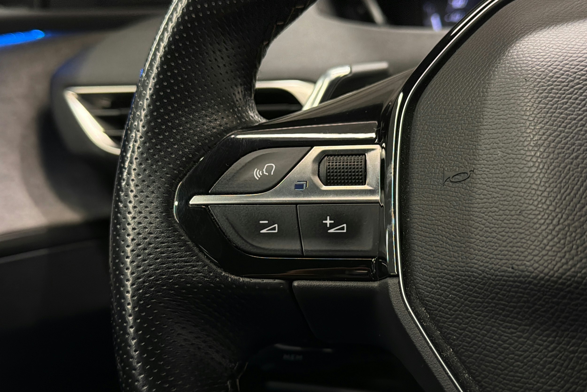 met. punainen Peugeot 3008 2021 kuva 20.