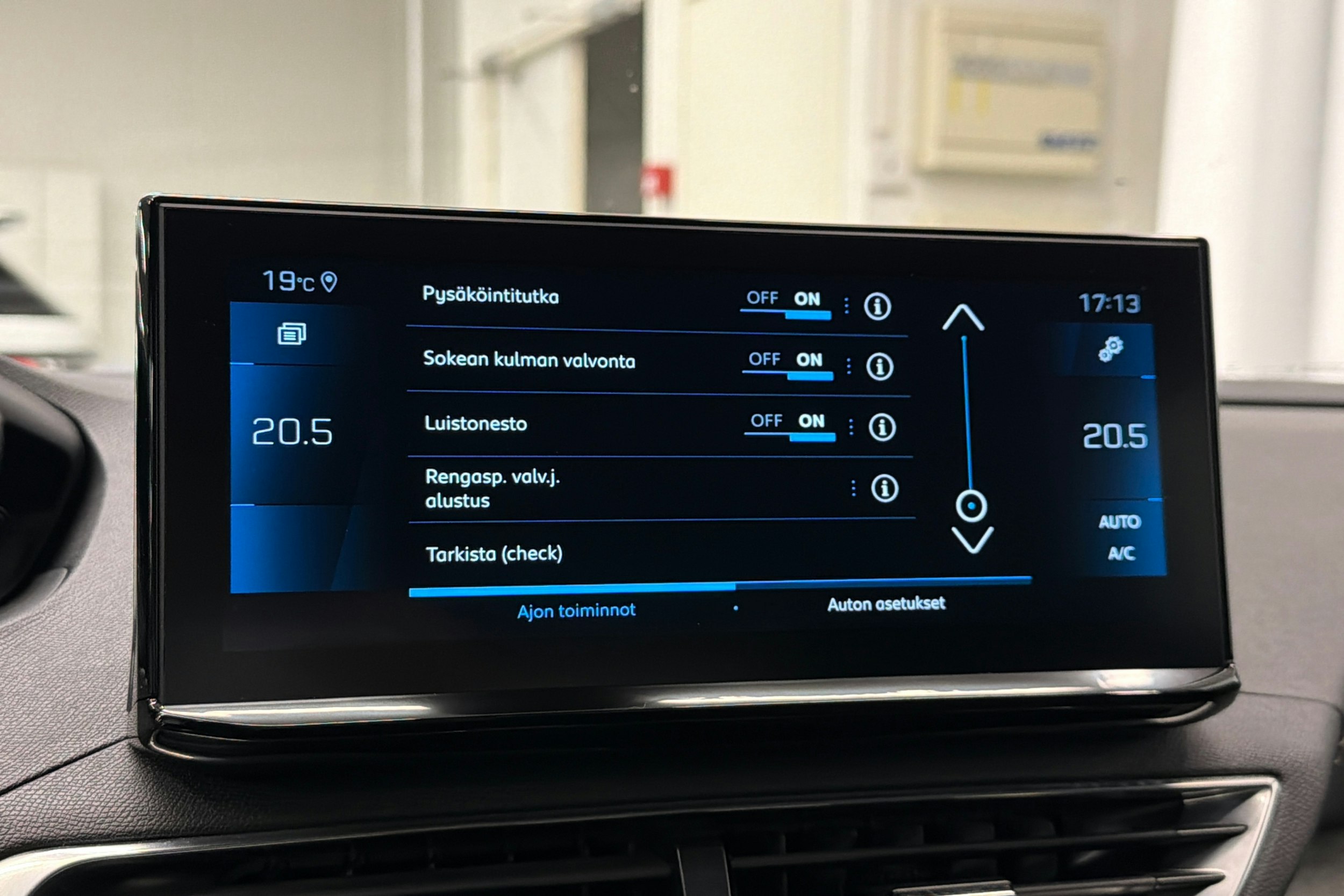 met. punainen Peugeot 3008 2021 kuva 24.