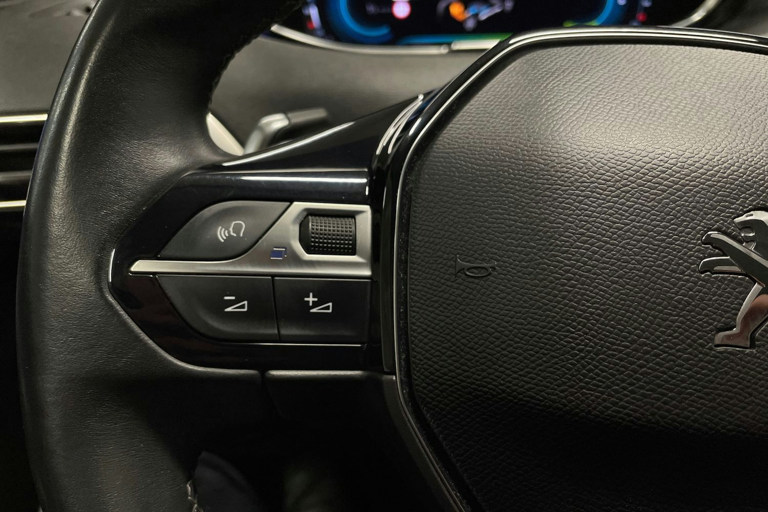 musta Peugeot 3008 2021 kuva 24.