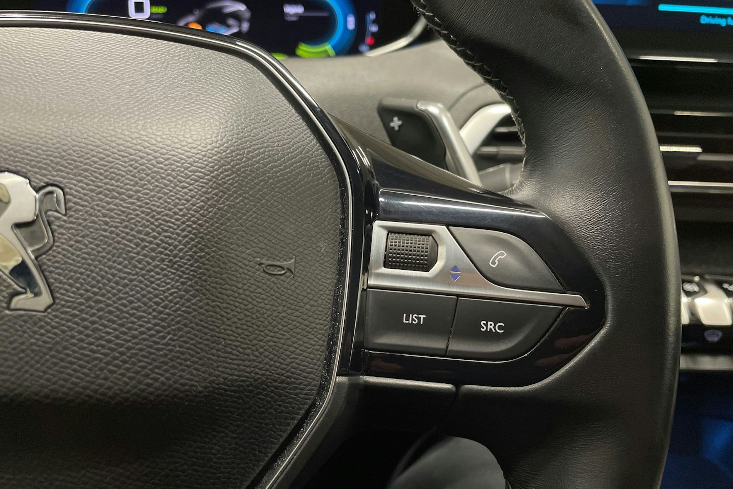 musta Peugeot 3008 2021 kuva 25.