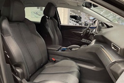 musta Peugeot 3008 2021 kuva 27.