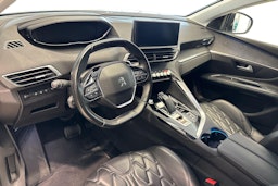 valkoinen Peugeot 3008 2021 kuva 7.