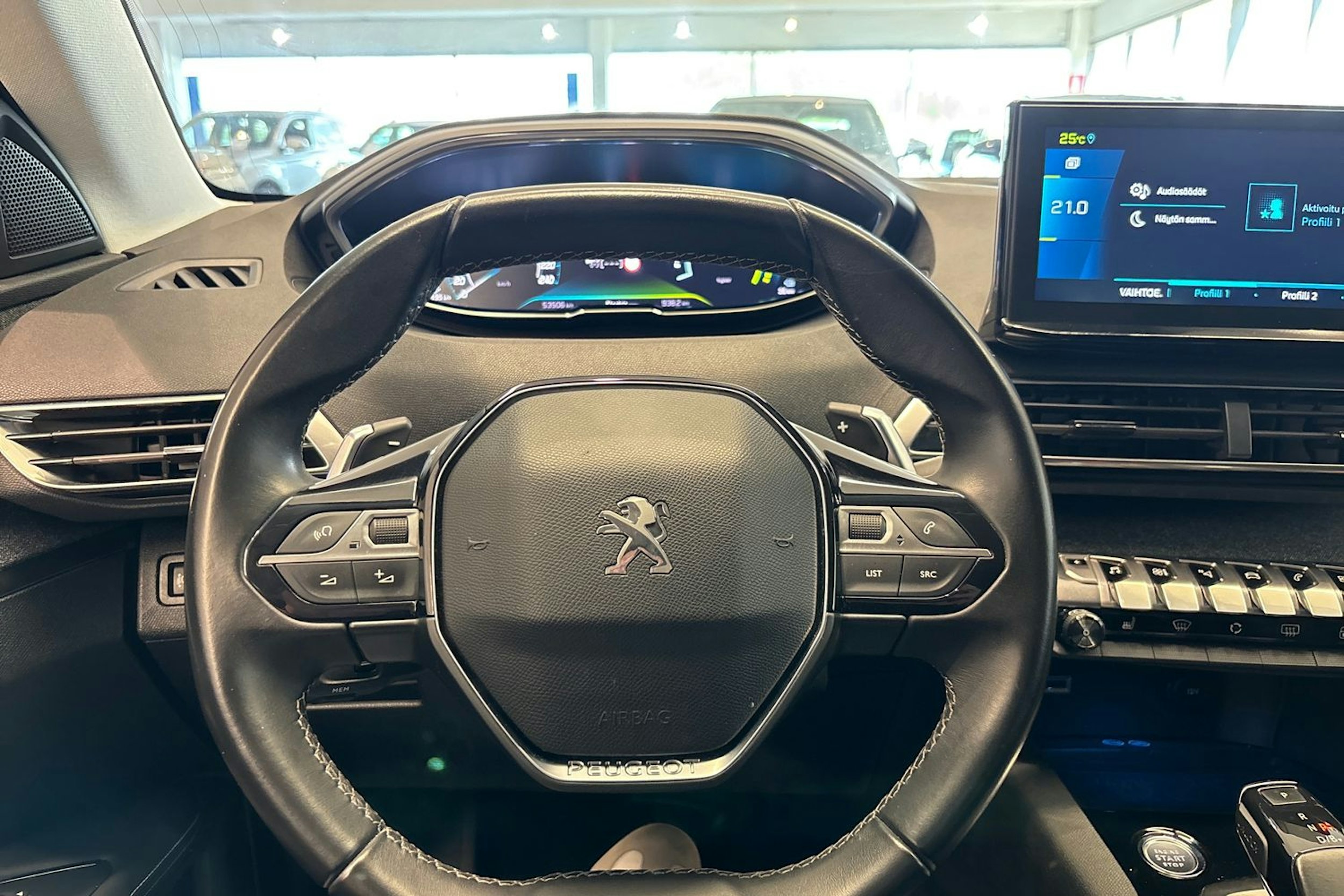 valkoinen Peugeot 3008 2021 kuva 15.