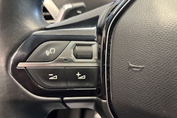 valkoinen Peugeot 3008 2021 kuva 16.