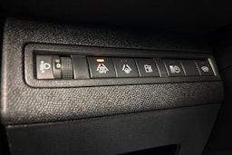valkoinen Peugeot 3008 2021 kuva 18.