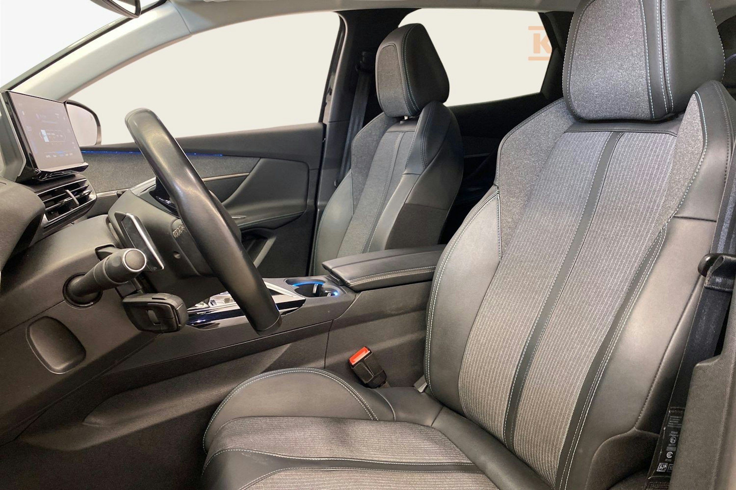 musta Peugeot 3008 2021 kuva 11.