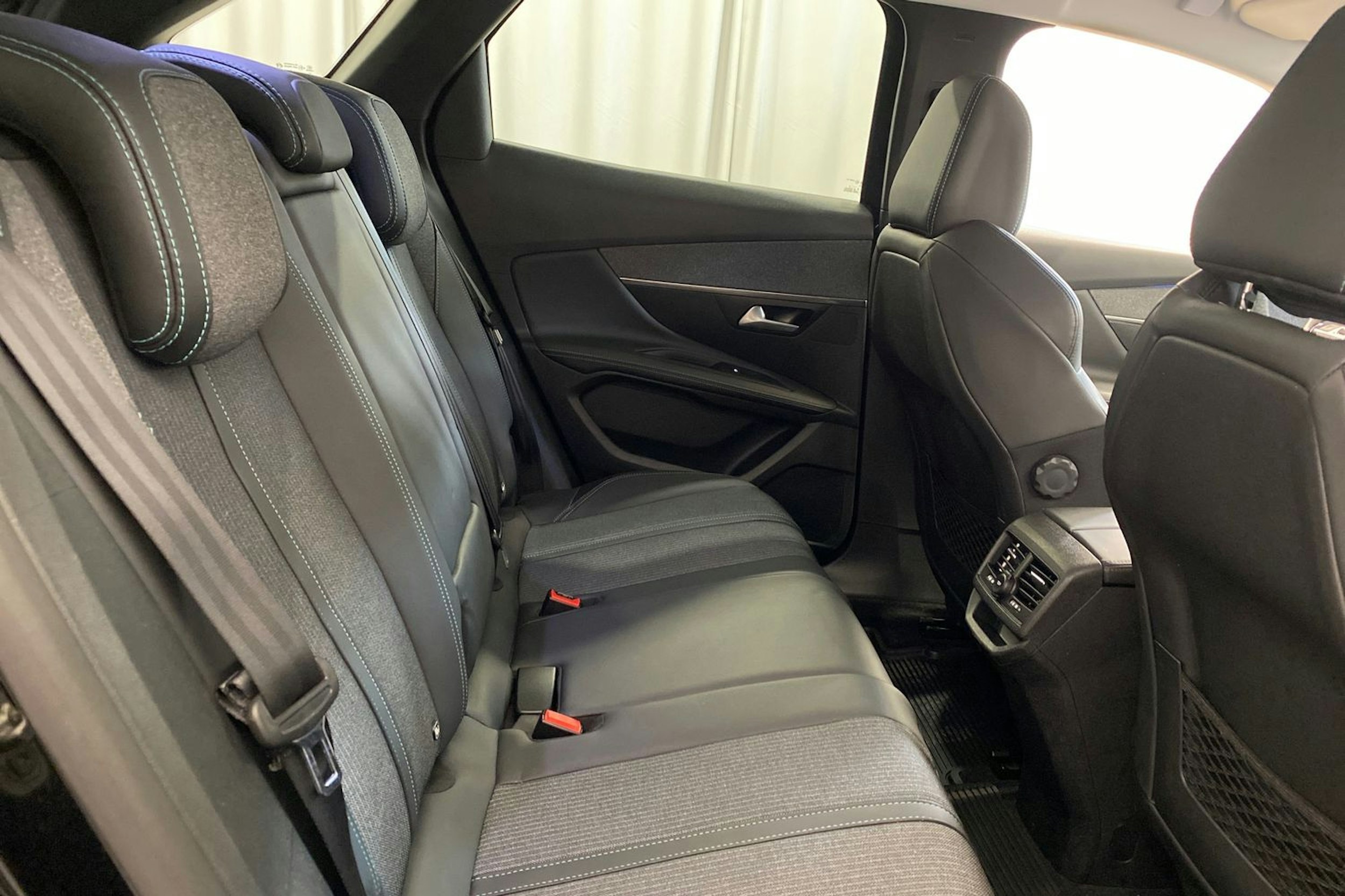 musta Peugeot 3008 2021 kuva 14.