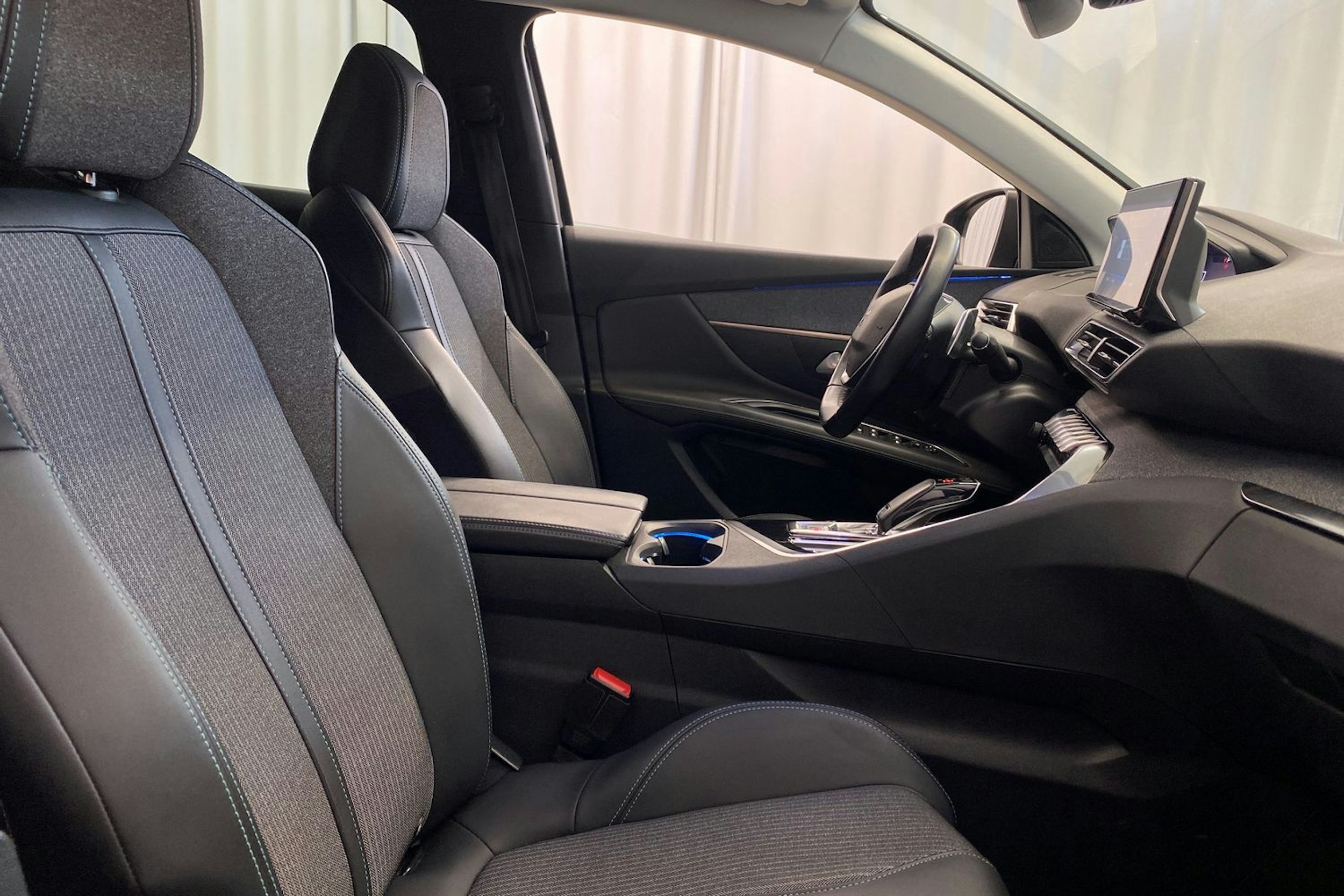 musta Peugeot 3008 2021 kuva 15.