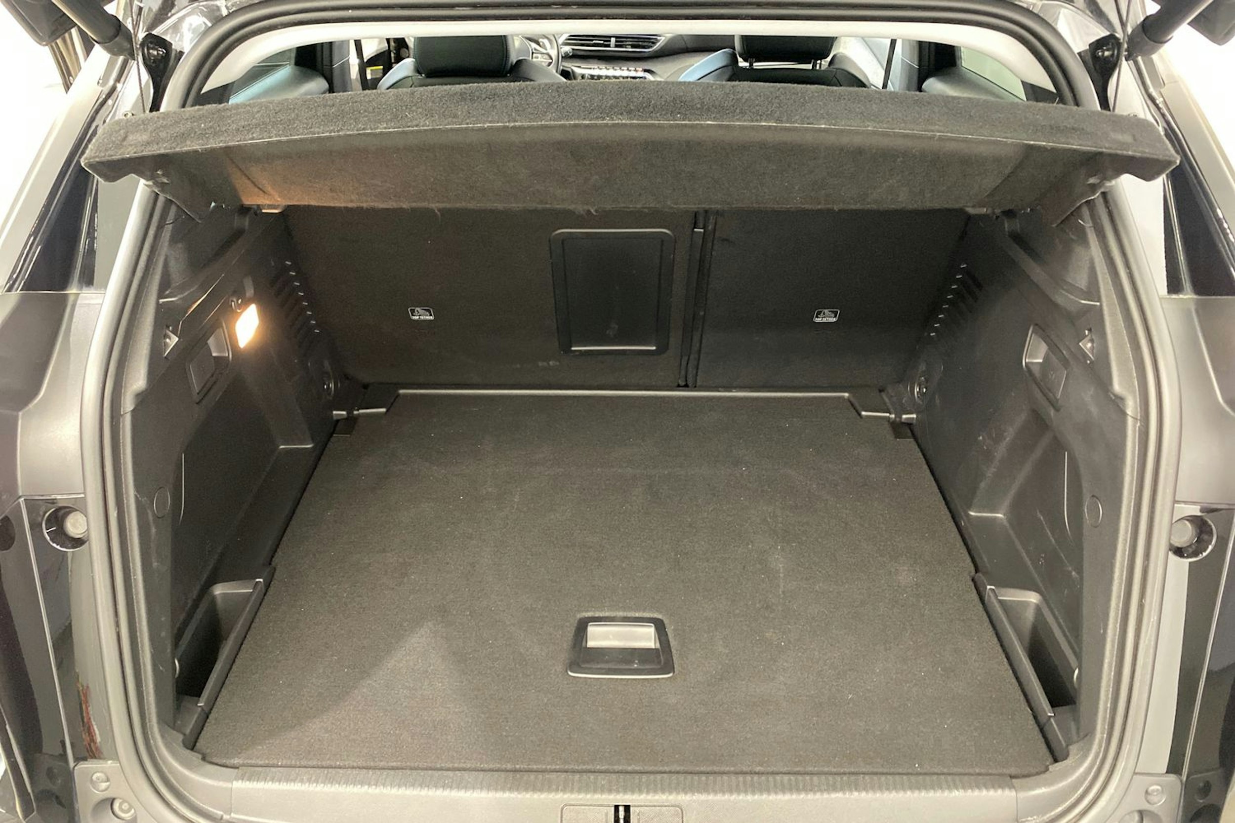 musta Peugeot 3008 2021 kuva 16.