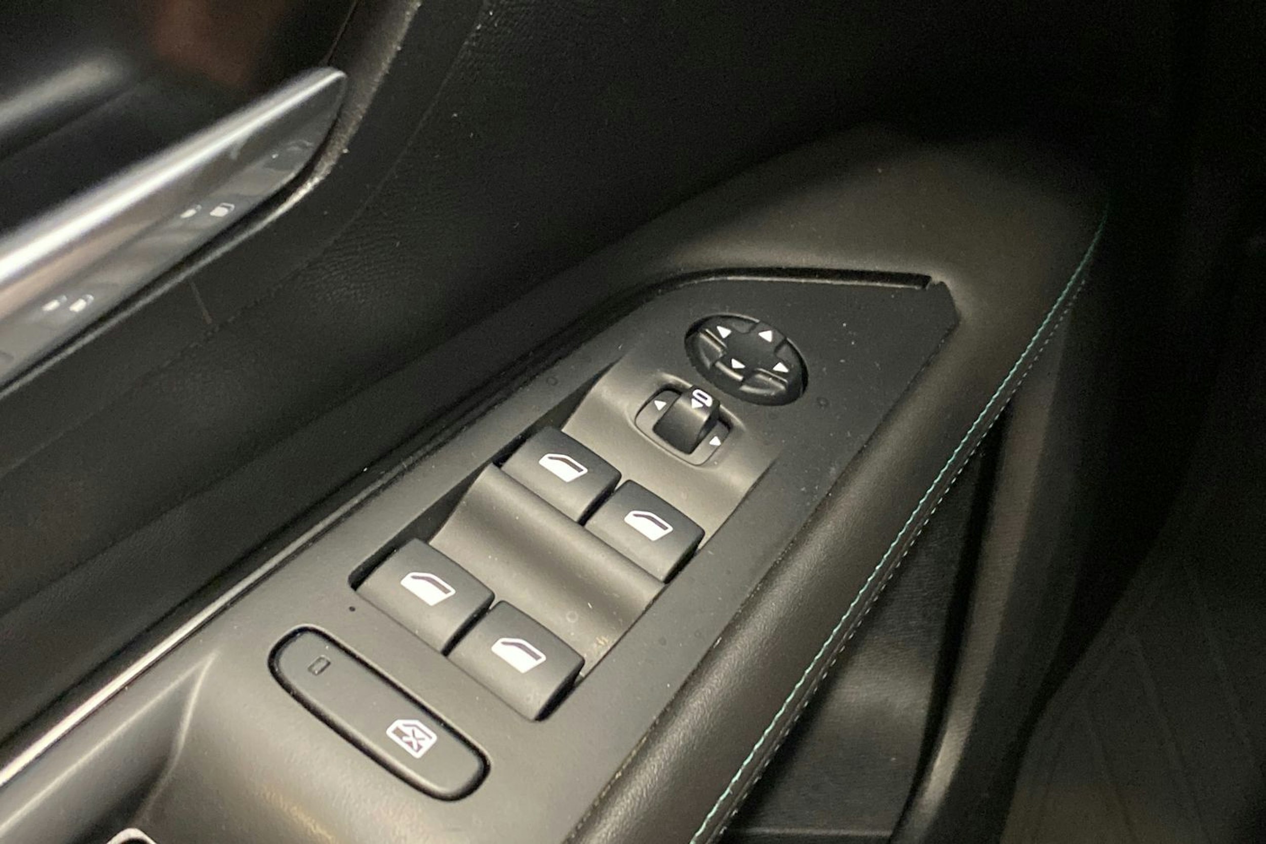 musta Peugeot 3008 2021 kuva 17.