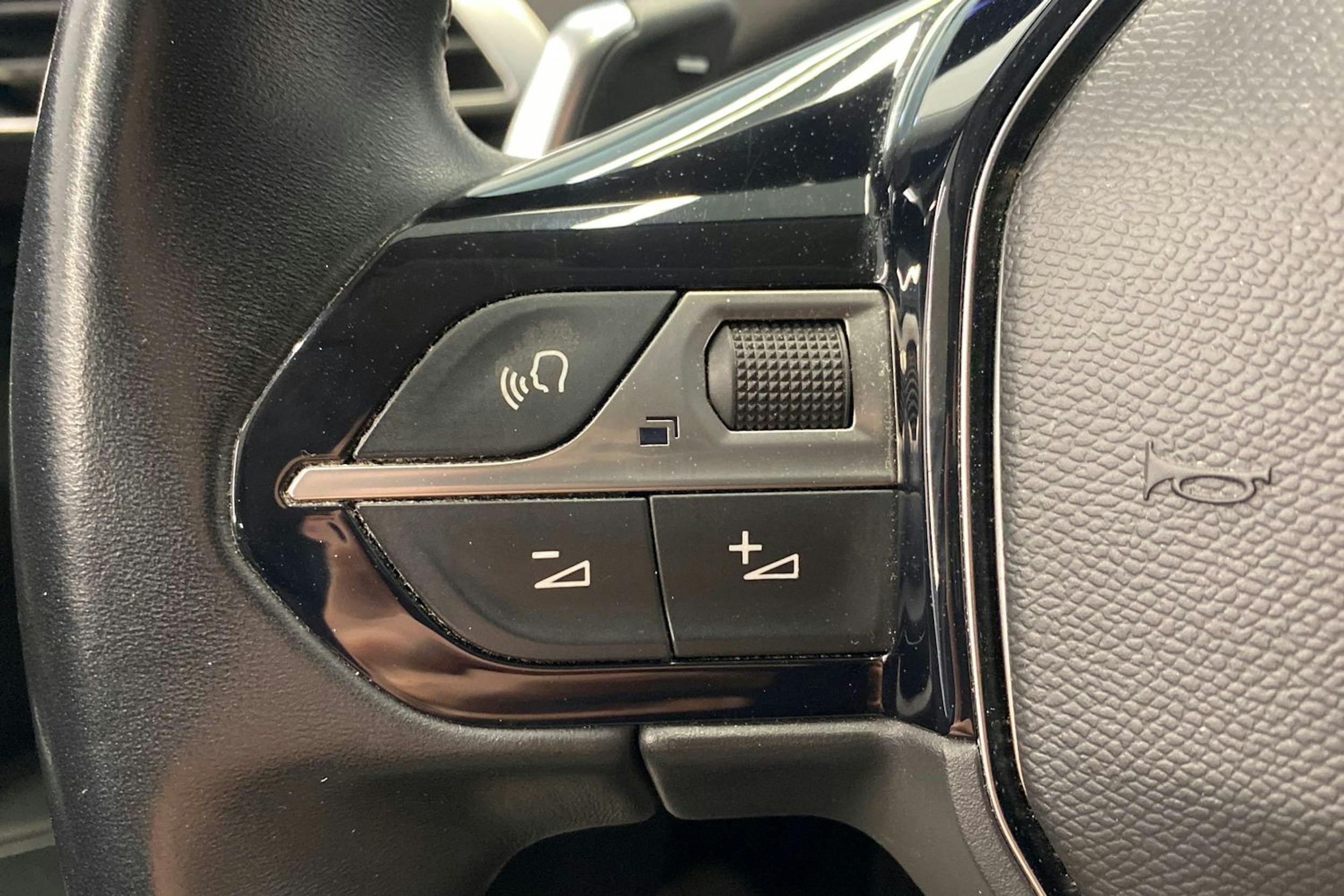 musta Peugeot 3008 2021 kuva 19.